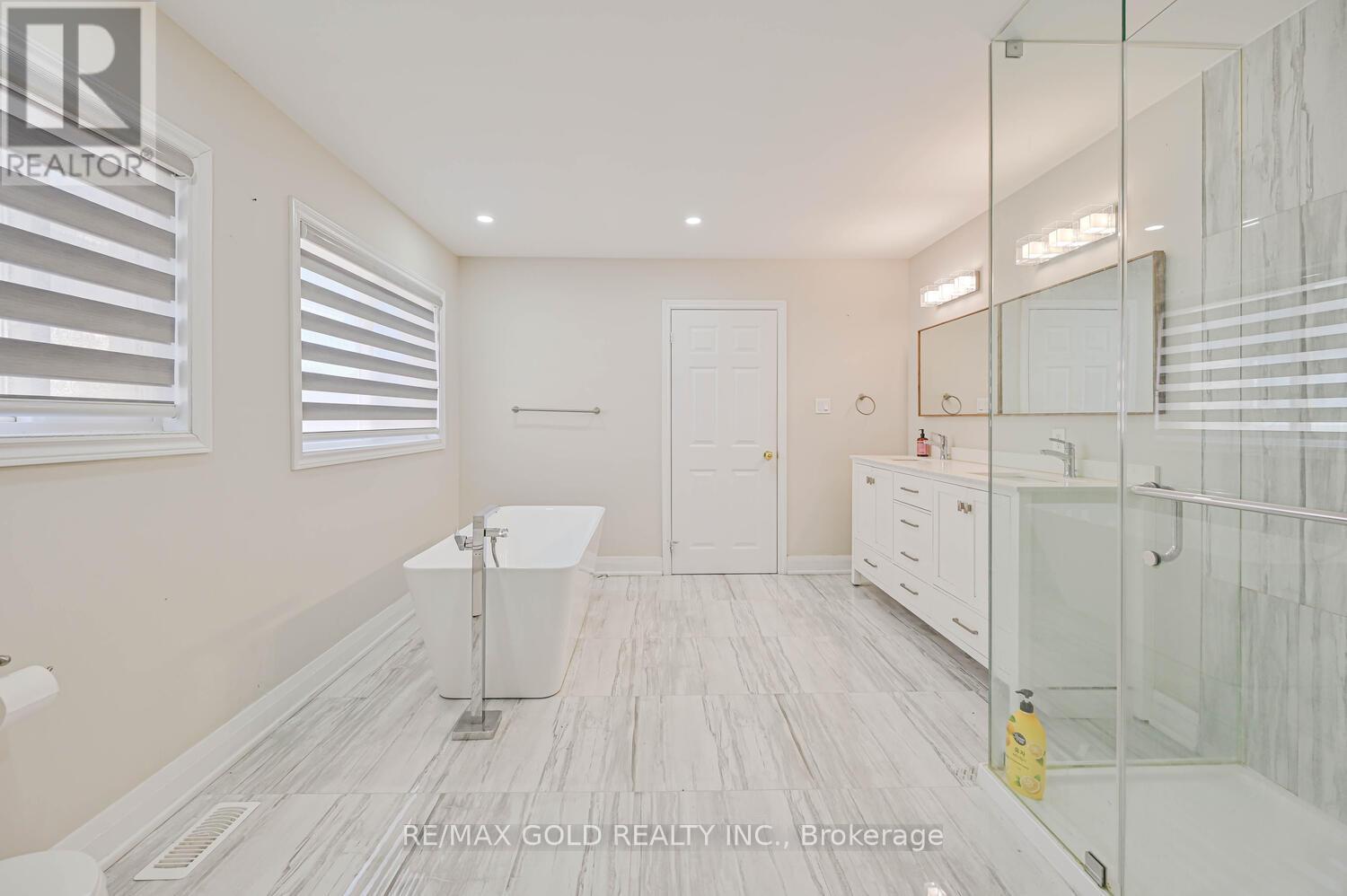 3 Freshspring Drive, Brampton, Ontario  L6R 3H6 - Photo 27 - W12435621