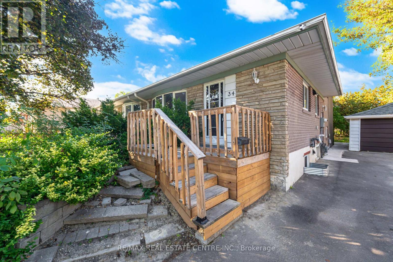 34 Windermere Court, Brampton, Ontario  L6X 2L6 - Photo 4 - W12436072