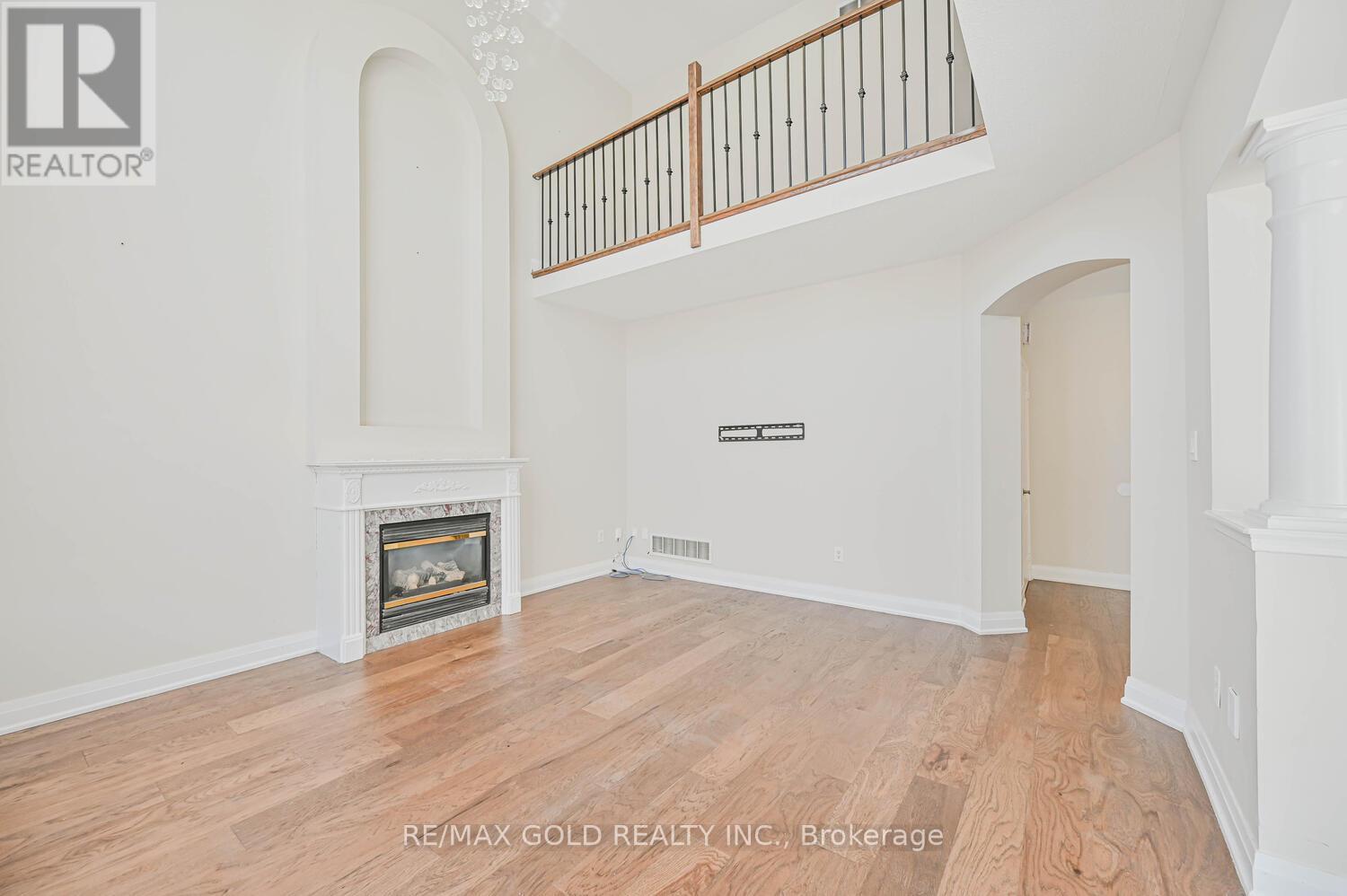 3 Freshspring Drive, Brampton, Ontario  L6R 3H6 - Photo 13 - W12435621
