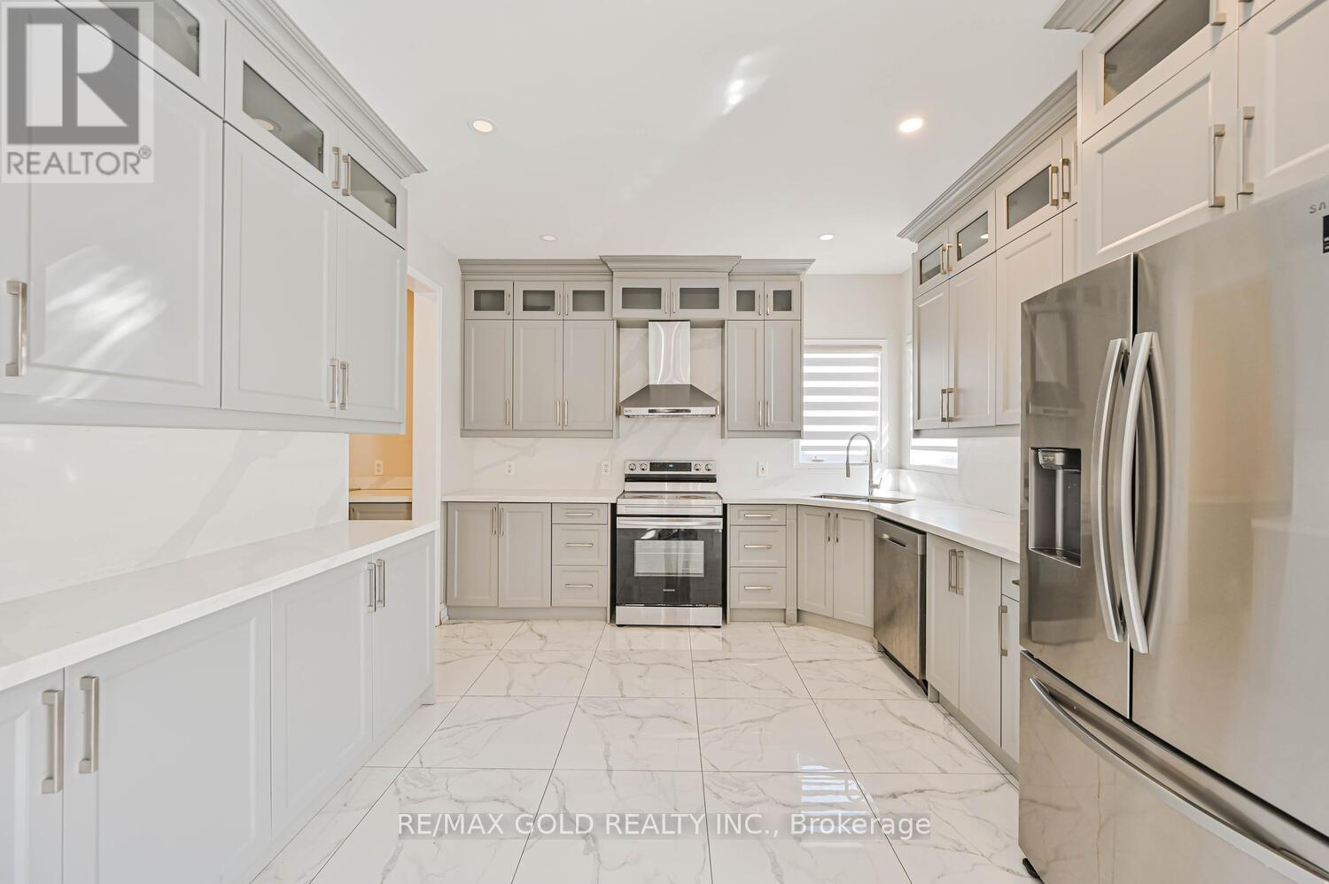 3 Freshspring Drive, Brampton, Ontario  L6R 3H6 - Photo 17 - W12435621