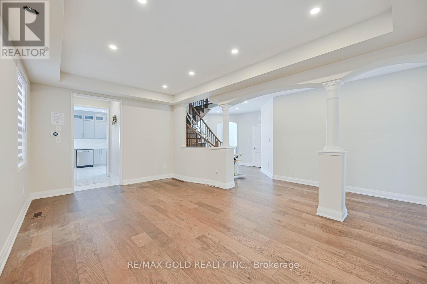 3 Freshspring Drive, Brampton, Ontario  L6R 3H6 - Photo 8 - W12435621