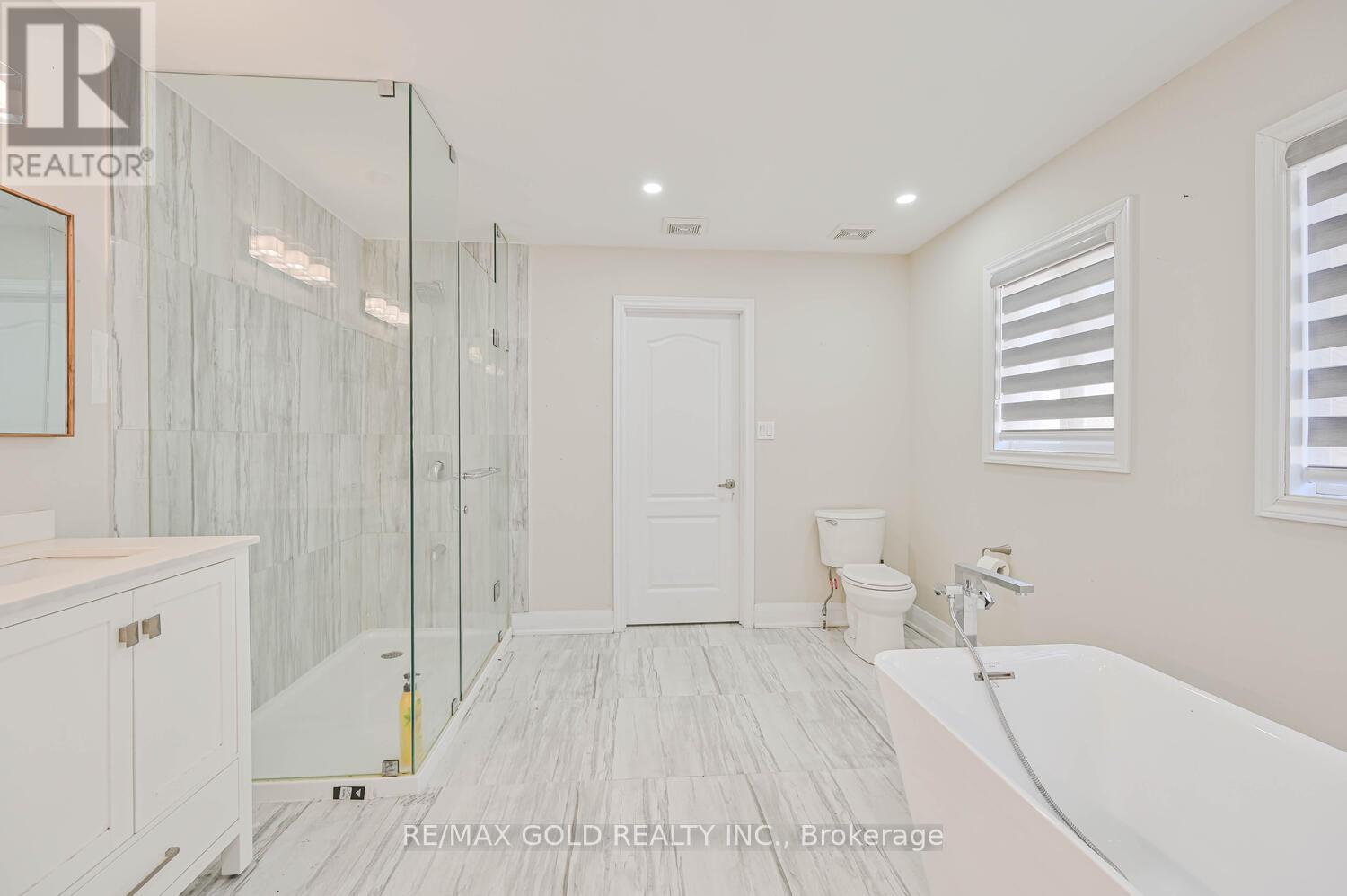3 Freshspring Drive, Brampton, Ontario  L6R 3H6 - Photo 25 - W12435621