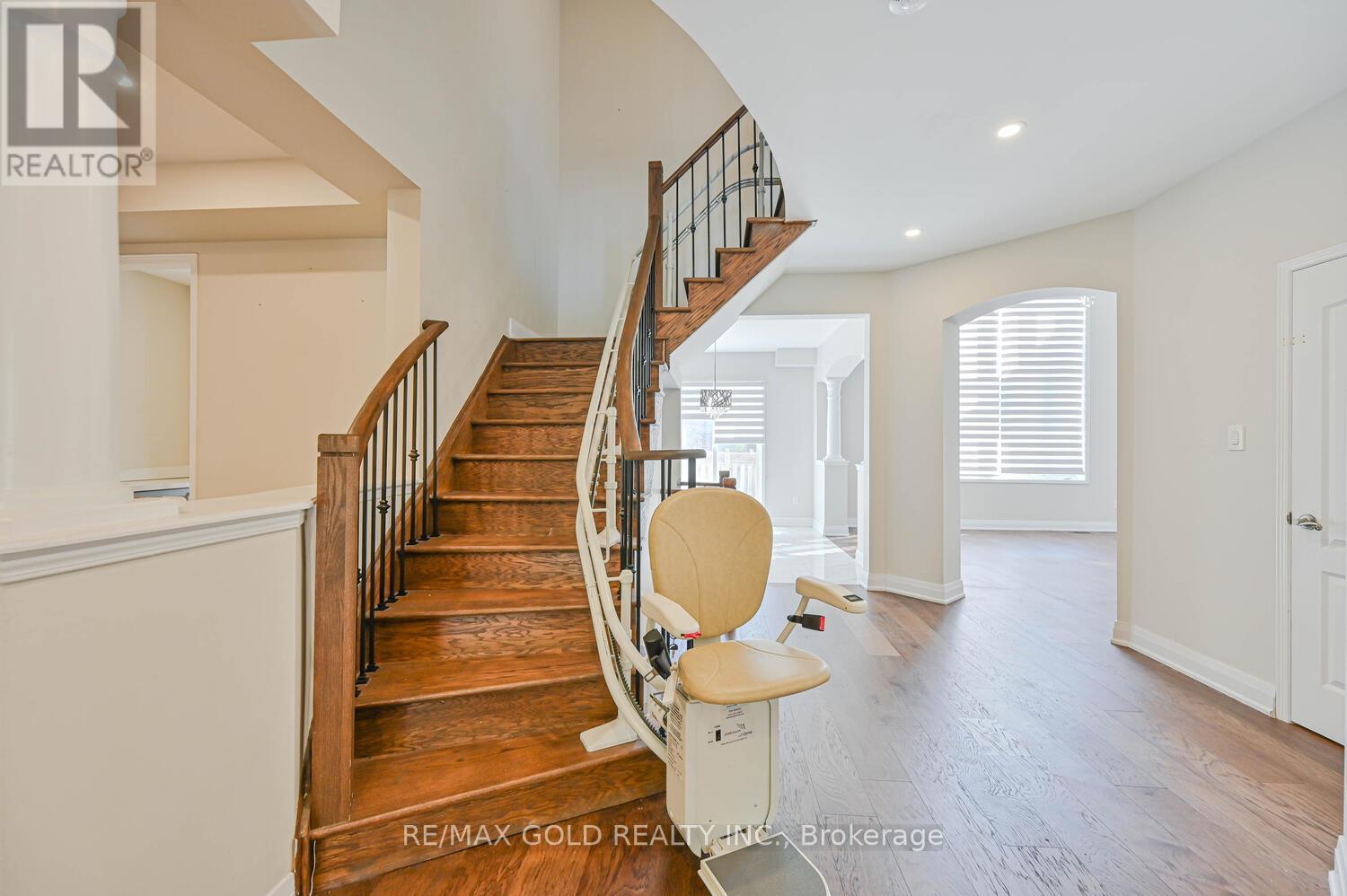 3 Freshspring Drive, Brampton, Ontario  L6R 3H6 - Photo 9 - W12435621