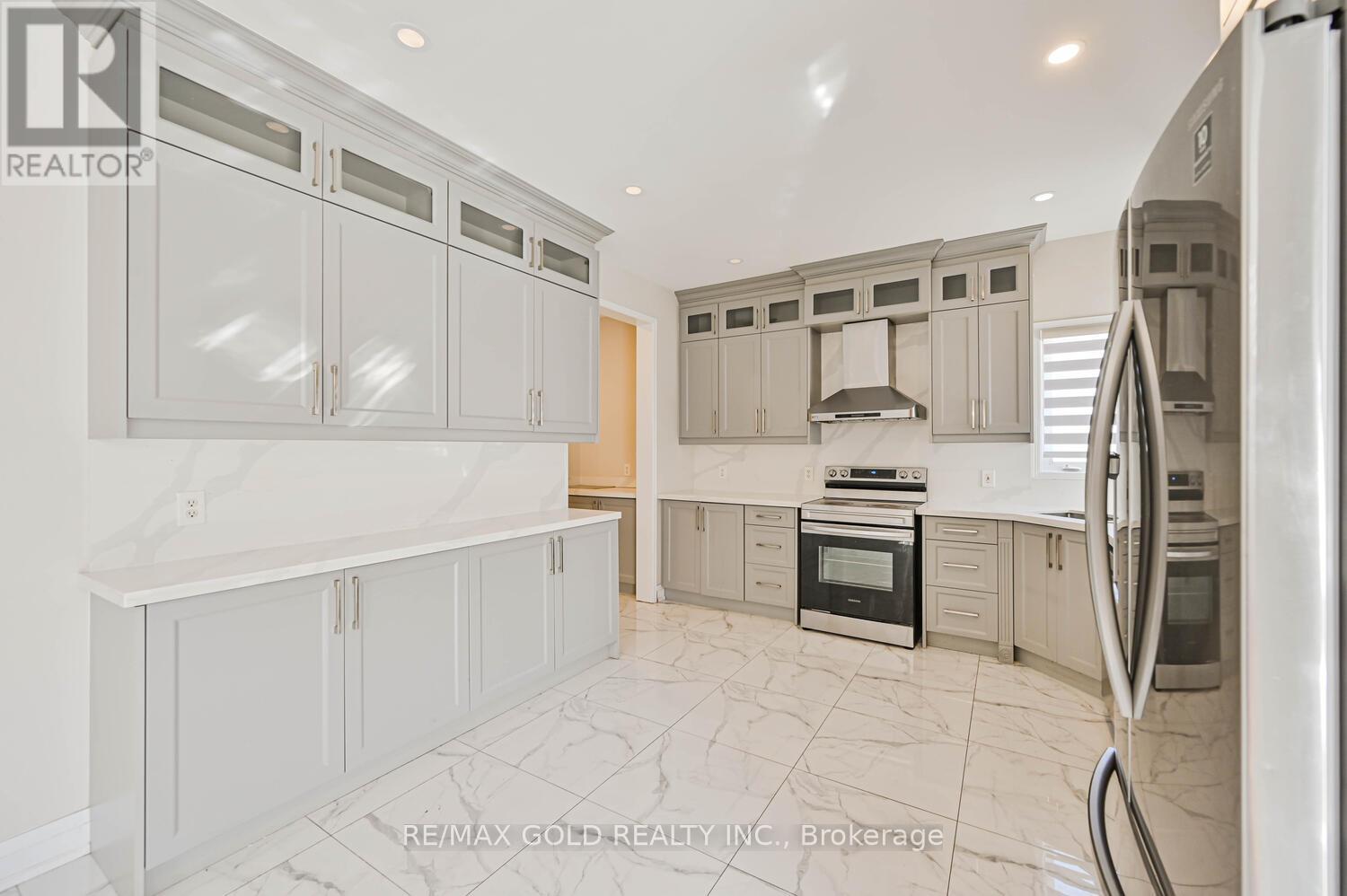 3 Freshspring Drive, Brampton, Ontario  L6R 3H6 - Photo 18 - W12435621