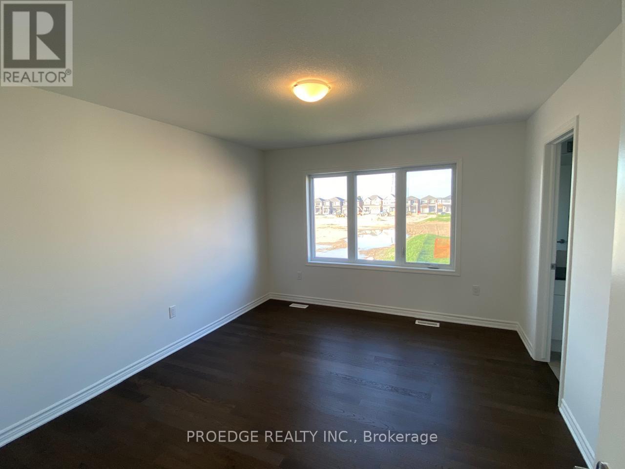 316 Rosenberg Way E, Kitchener, Ontario  N2R 0V4 - Photo 10 - X12433631
