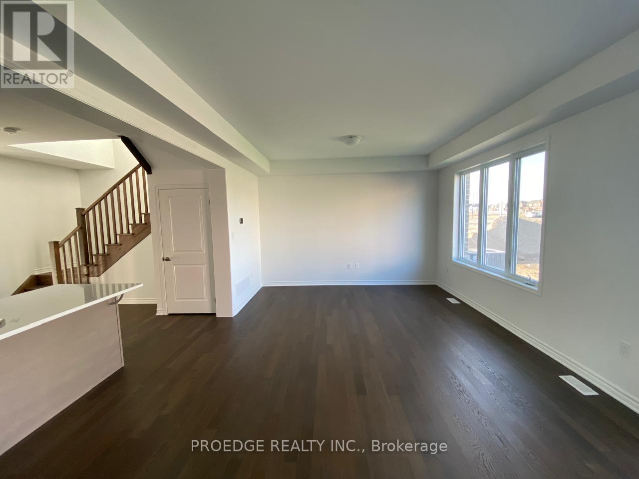 316 Rosenberg Way E, Kitchener, Ontario  N2R 0V4 - Photo 3 - X12433631