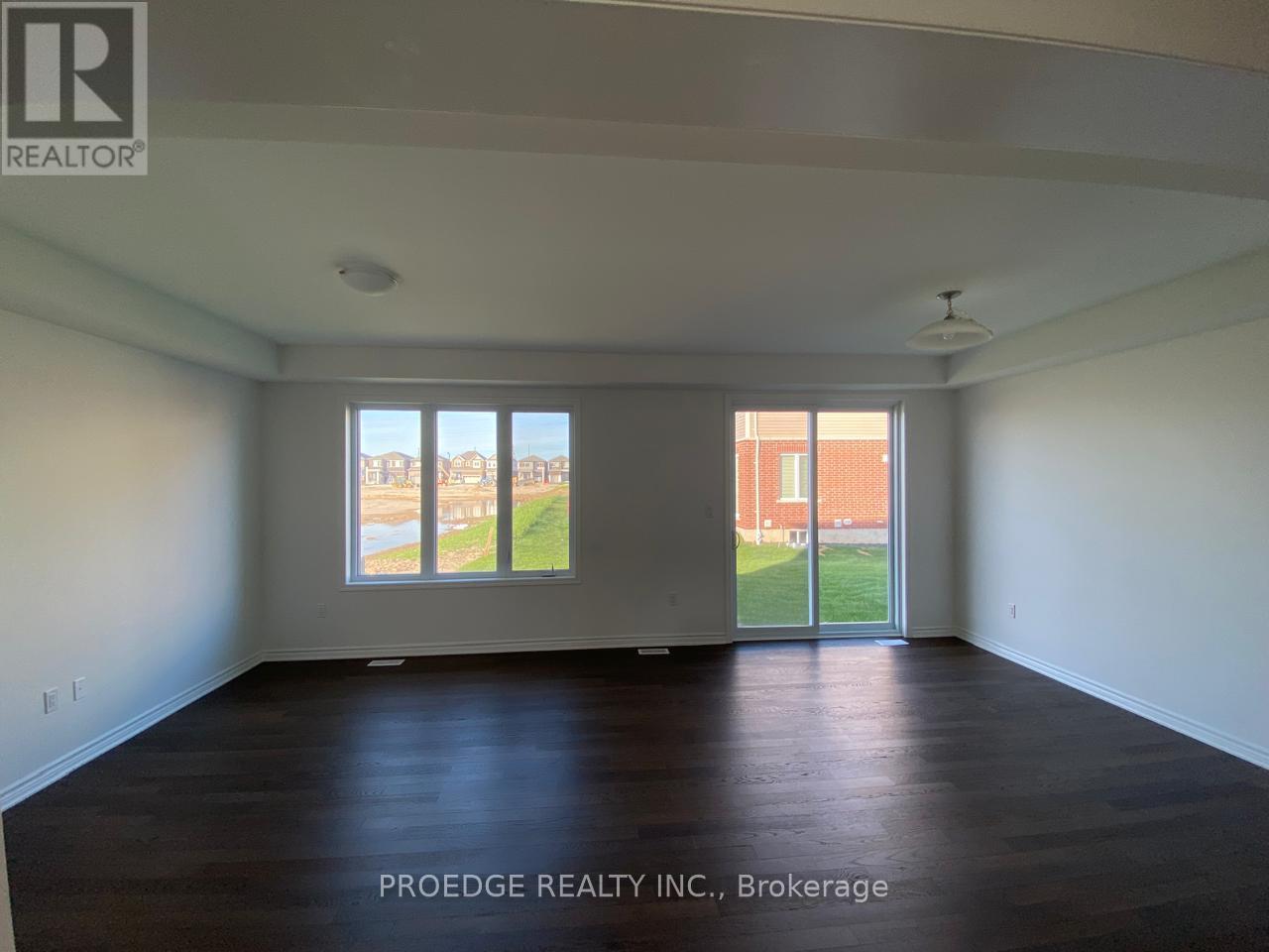 316 Rosenberg Way E, Kitchener, Ontario  N2R 0V4 - Photo 4 - X12433631
