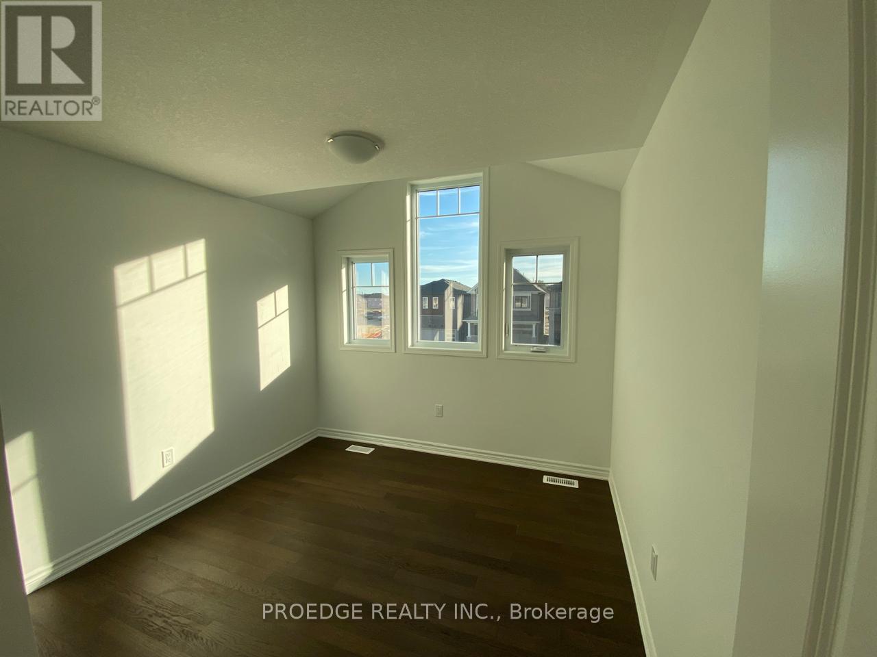 316 Rosenberg Way E, Kitchener, Ontario  N2R 0V4 - Photo 9 - X12433631