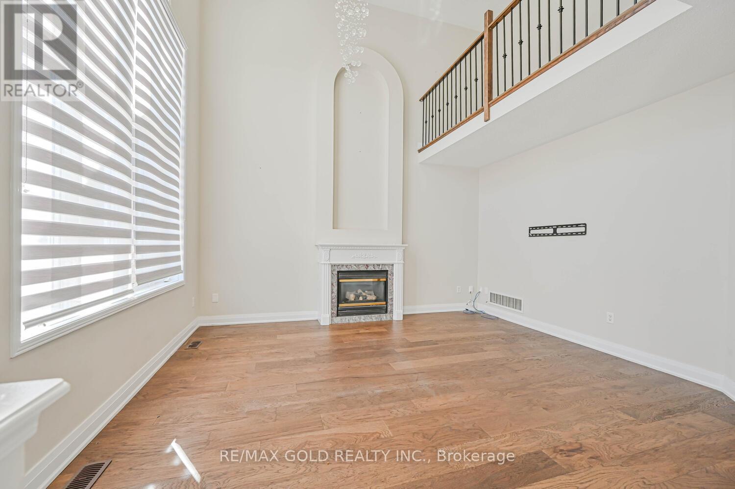 3 Freshspring Drive, Brampton, Ontario  L6R 3H6 - Photo 11 - W12435621