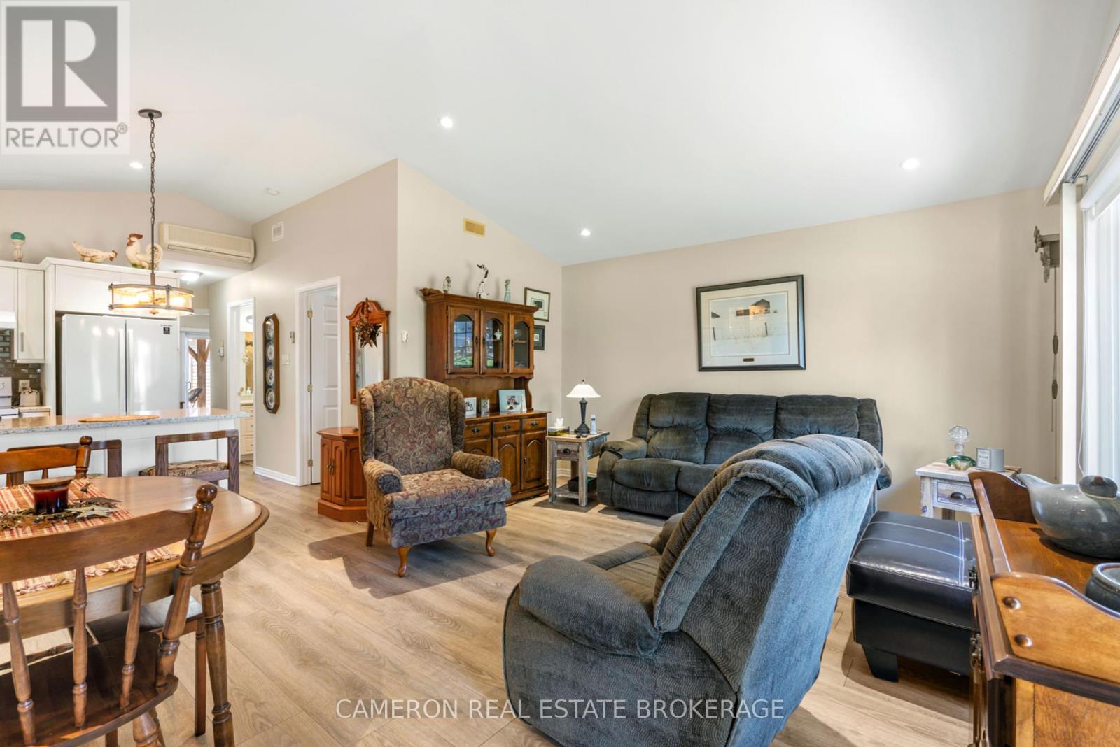 125 Dunbar Avenue, Cornwall, Ontario  K6H 7P4 - Photo 4 - X12439524