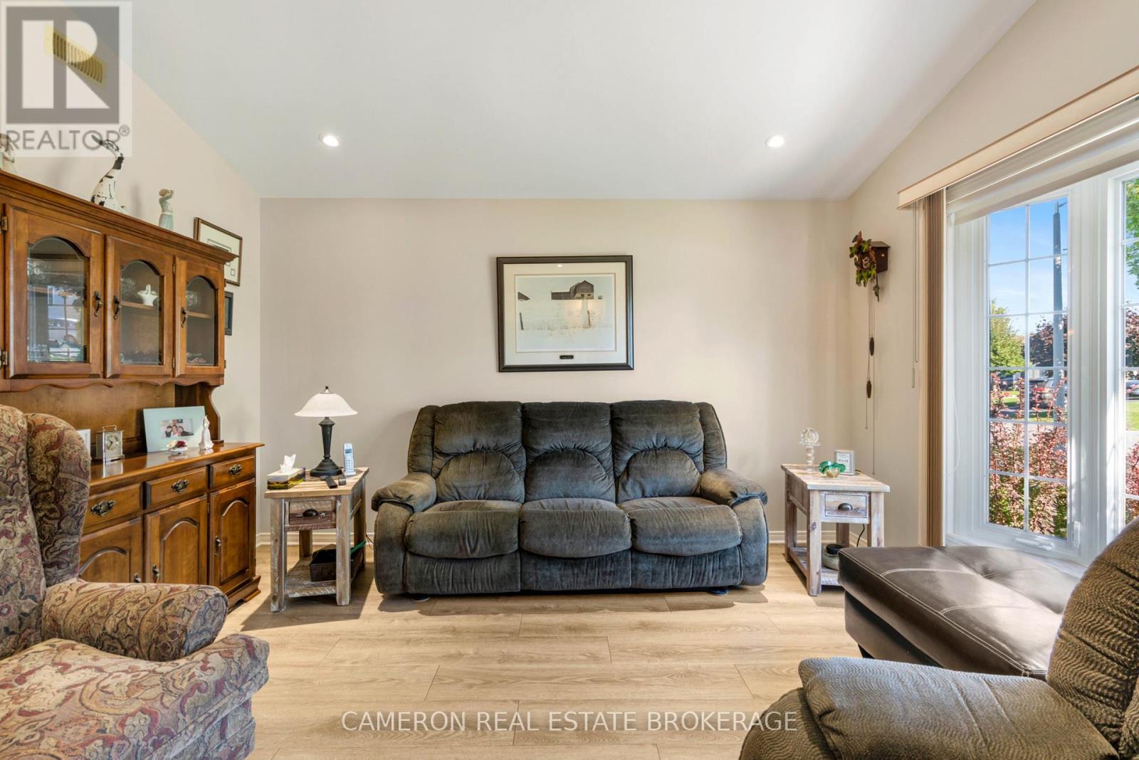 125 Dunbar Avenue, Cornwall, Ontario  K6H 7P4 - Photo 5 - X12439524