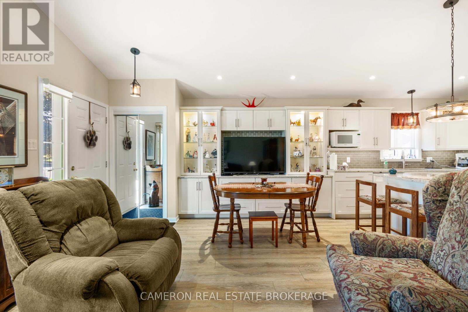 125 Dunbar Avenue, Cornwall, Ontario  K6H 7P4 - Photo 8 - X12439524