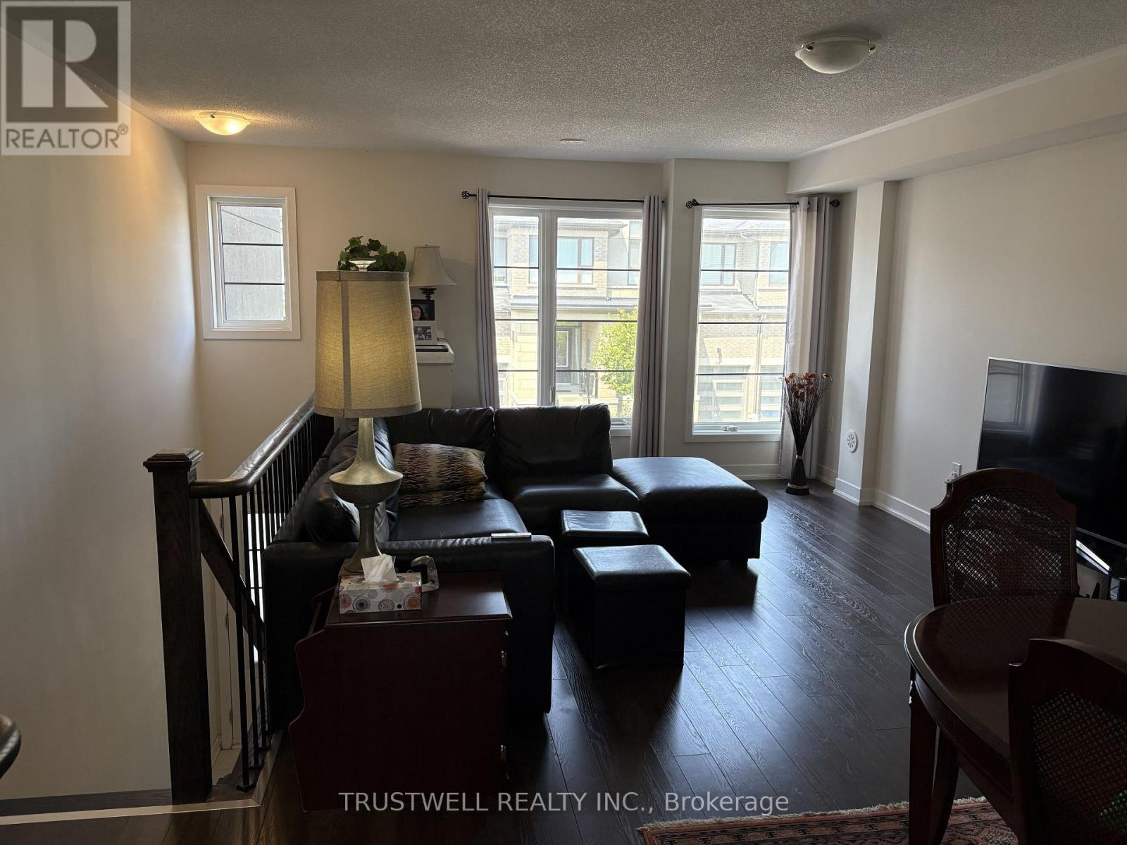 95 Donald Fleming Way, Whitby, Ontario  L1R 0N8 - Photo 2 - E12439455