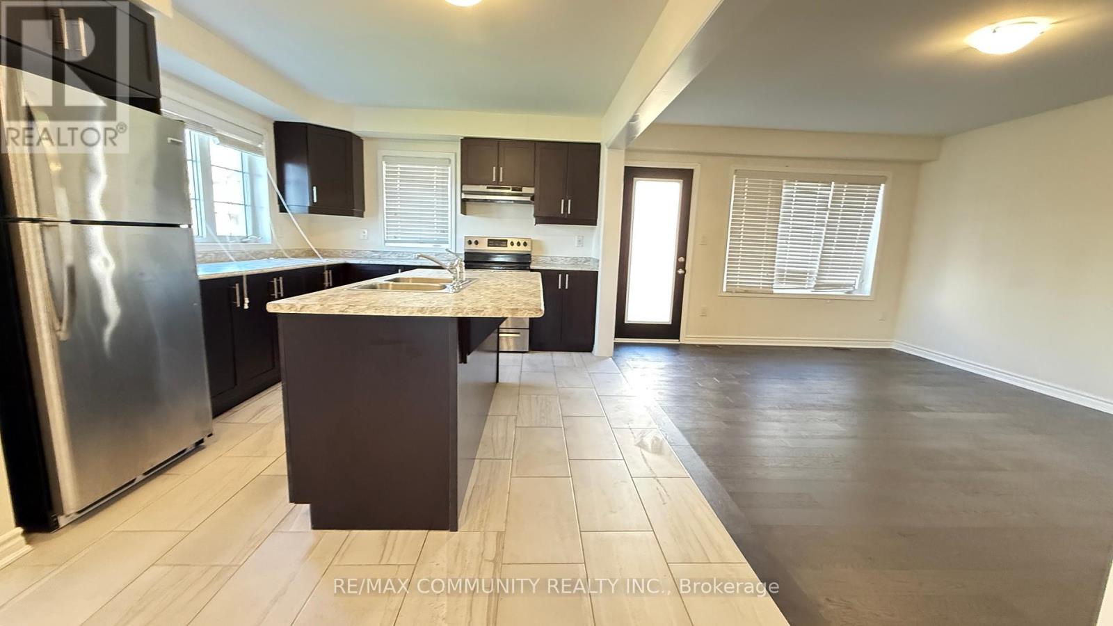 46 Kilmarnock Crescent, Whitby, Ontario  L1P 0E9 - Photo 4 - E12439456