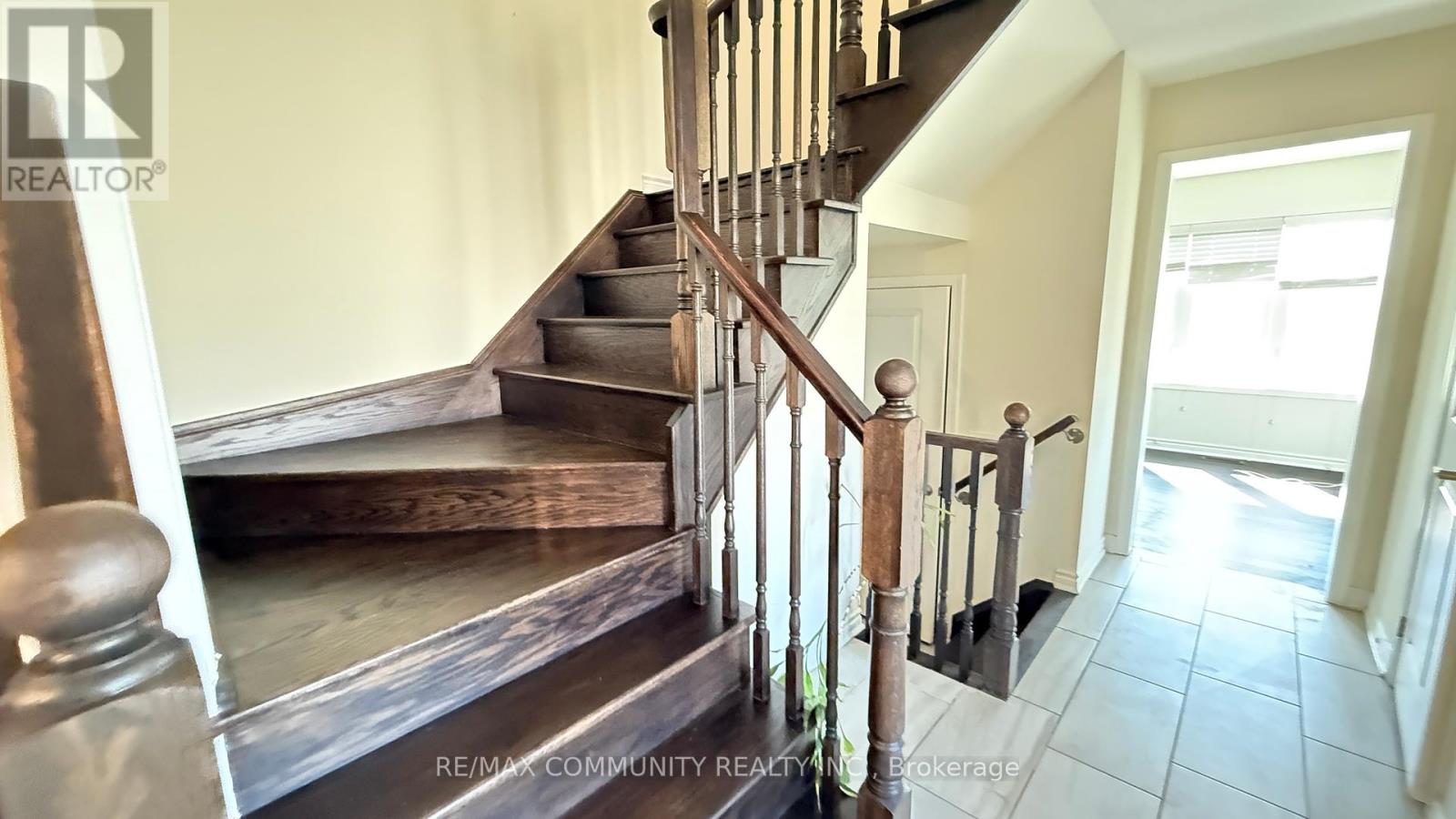 46 Kilmarnock Crescent, Whitby, Ontario  L1P 0E9 - Photo 5 - E12439456