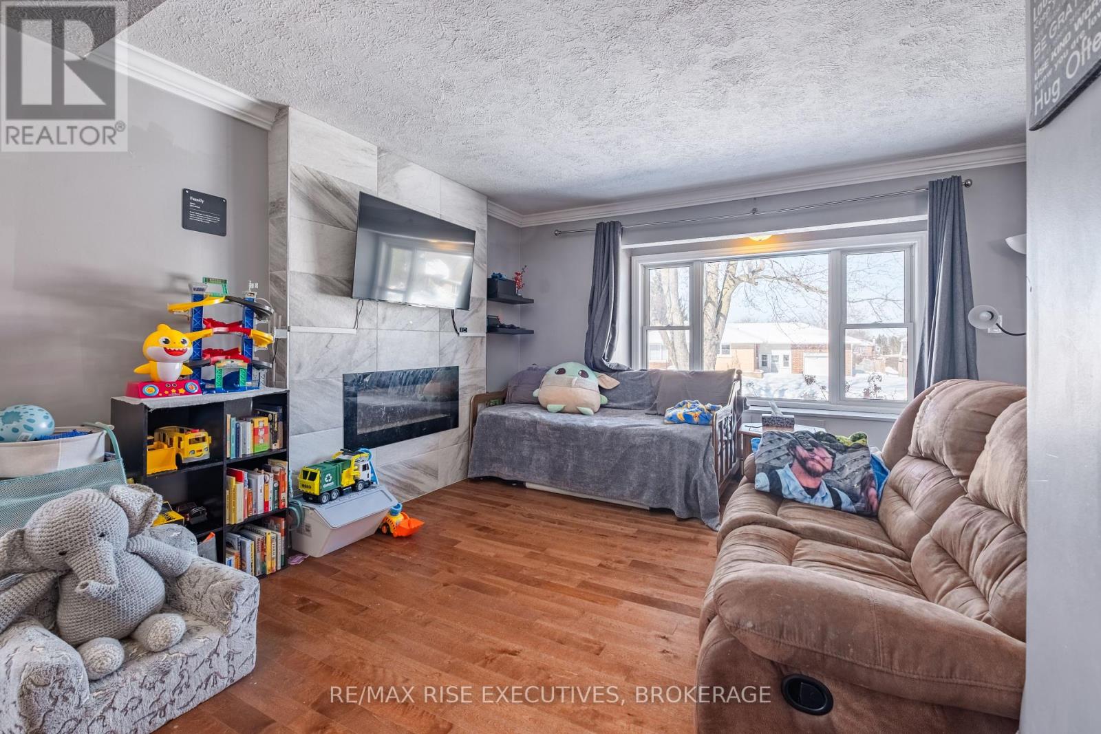 20 Elizabeth Avenue, Kingston, Ontario  K7M 3G8 - Photo 5 - X12439569