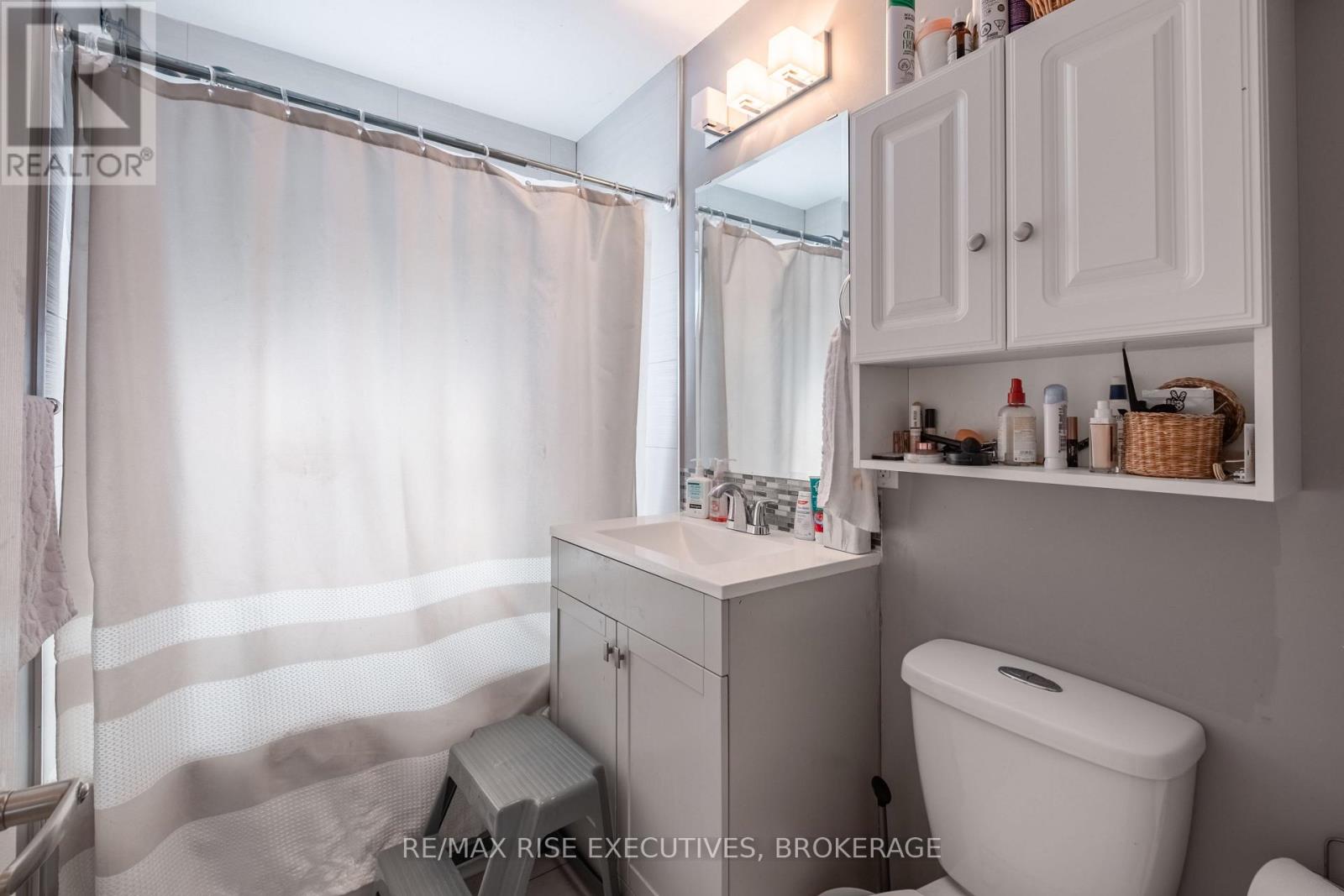 20 Elizabeth Avenue, Kingston, Ontario  K7M 3G8 - Photo 9 - X12439569