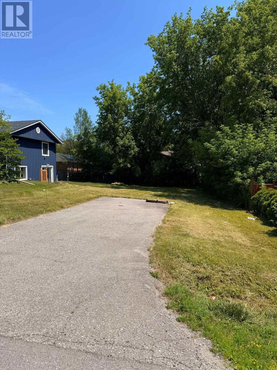 27 Elmvale Boulevard, Whitchurch-Stouffville, Ontario  L4A 2Y3 - Photo 2 - N12439379