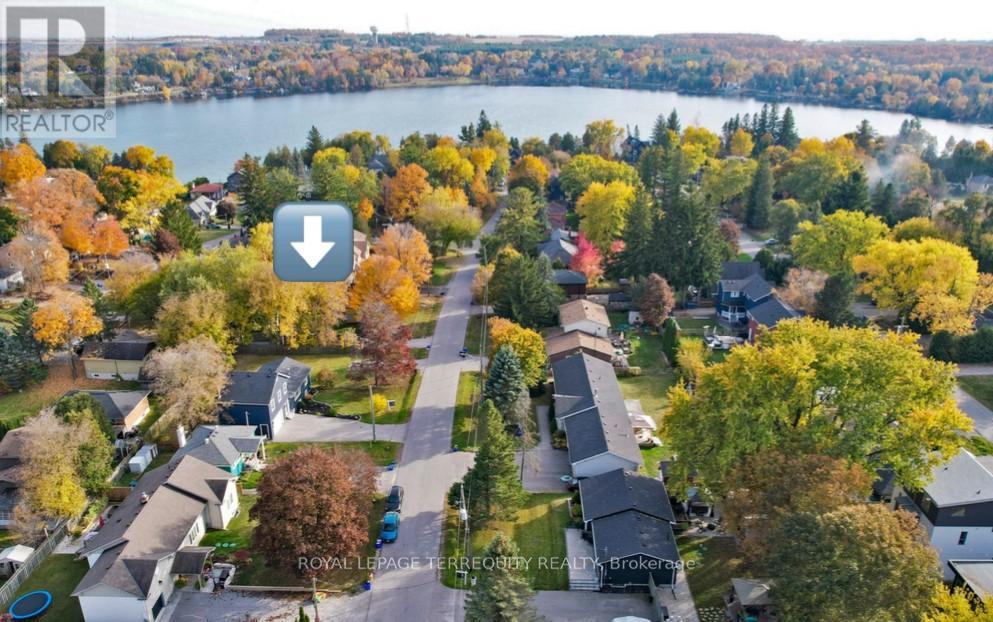 27 Elmvale Boulevard, Whitchurch-Stouffville, Ontario  L4A 2Y3 - Photo 3 - N12439379