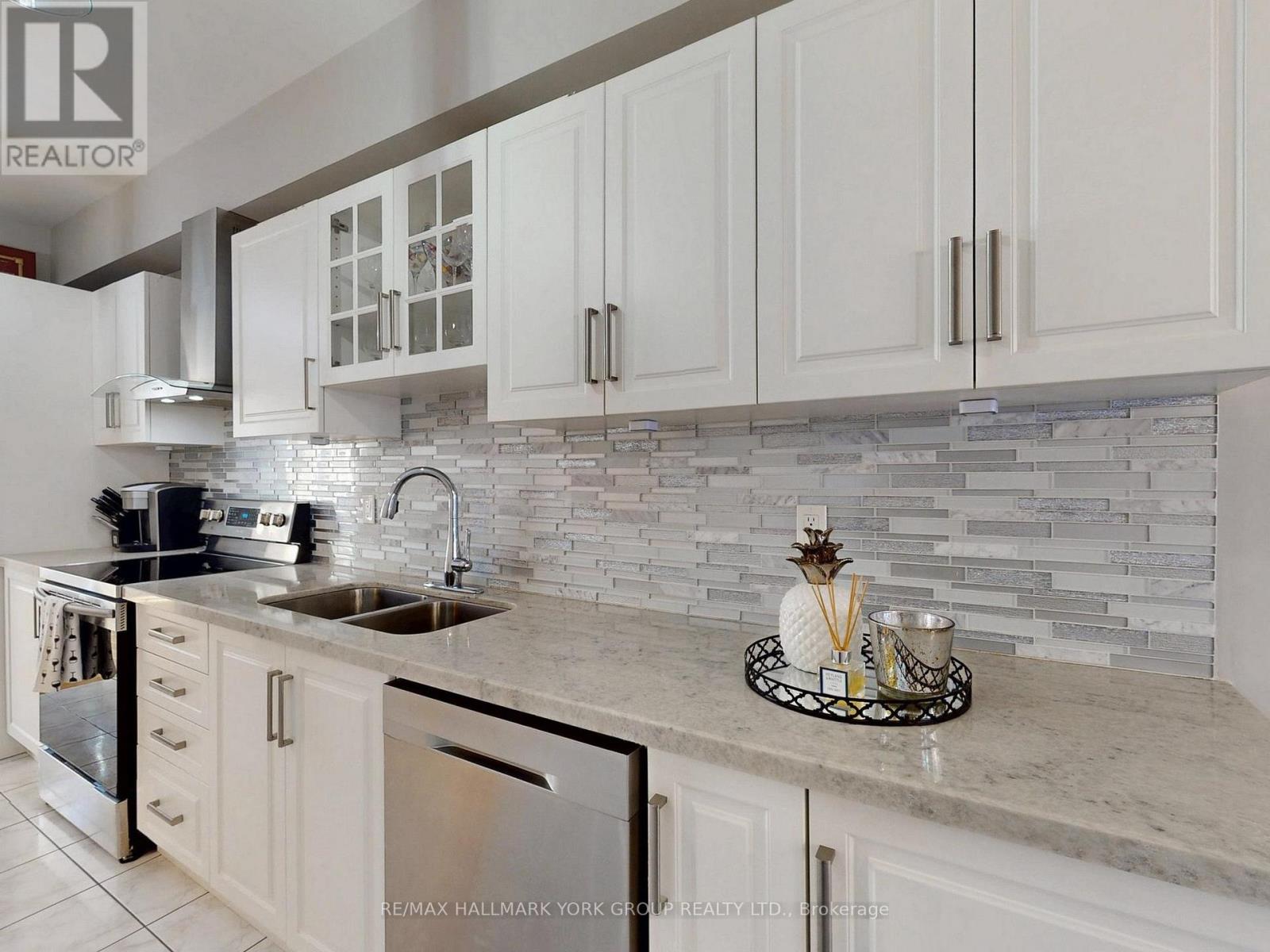 67 - 190 Harding Boulevard W, Richmond Hill, Ontario  L4C 0J9 - Photo 15 - N12439390