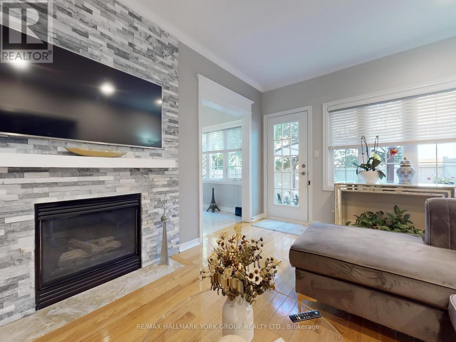 67 - 190 Harding Boulevard W, Richmond Hill, Ontario  L4C 0J9 - Photo 6 - N12439390