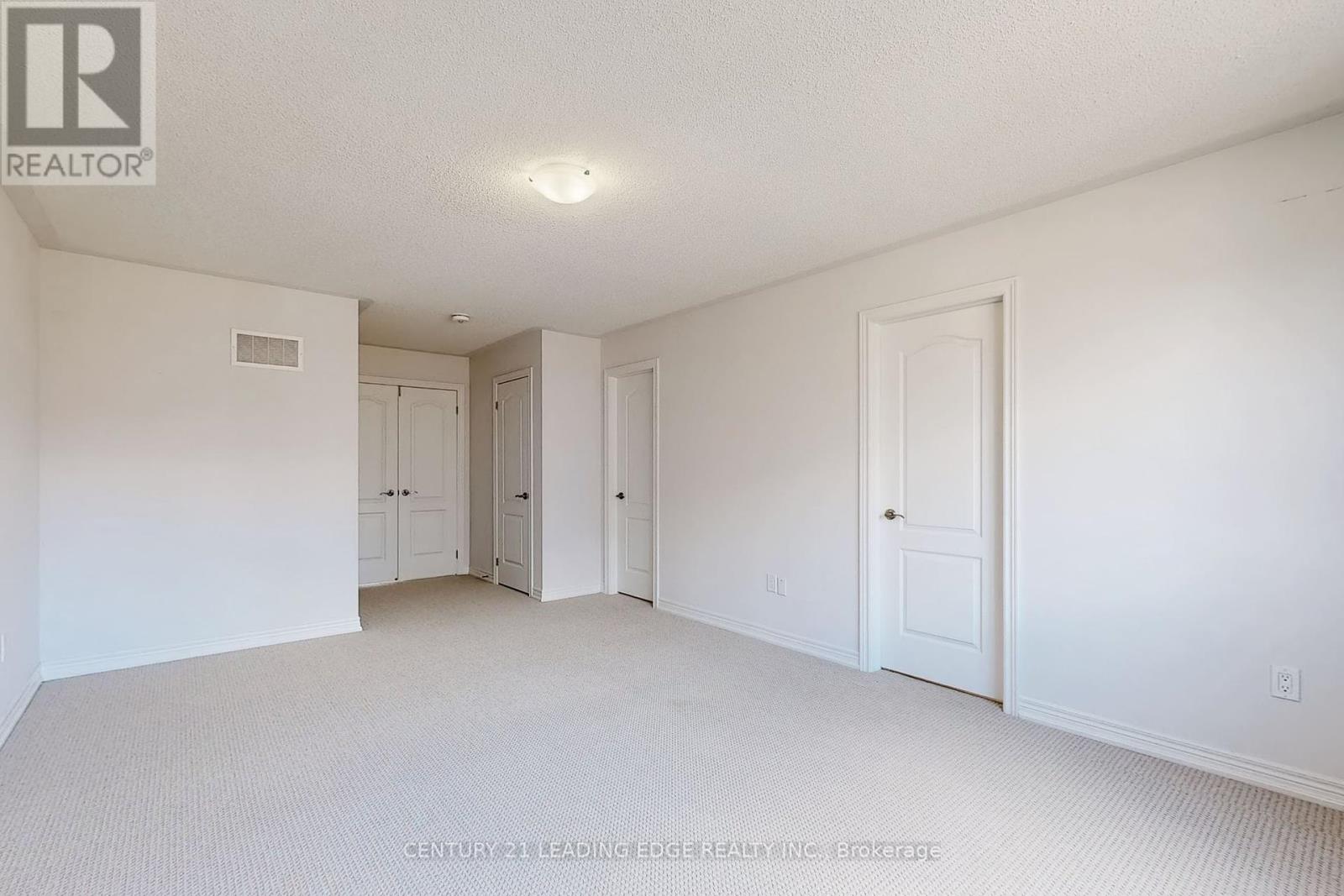 56 Cupples Farm Lane, East Gwillimbury, Ontario  L0G 1M0 - Photo 13 - N12439393
