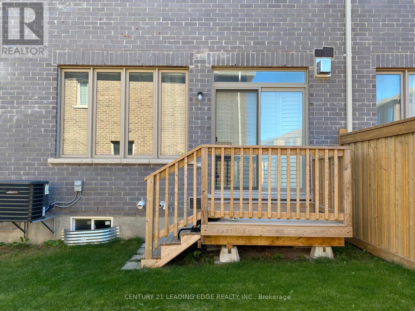 56 Cupples Farm Lane, East Gwillimbury, Ontario  L0G 1M0 - Photo 24 - N12439393