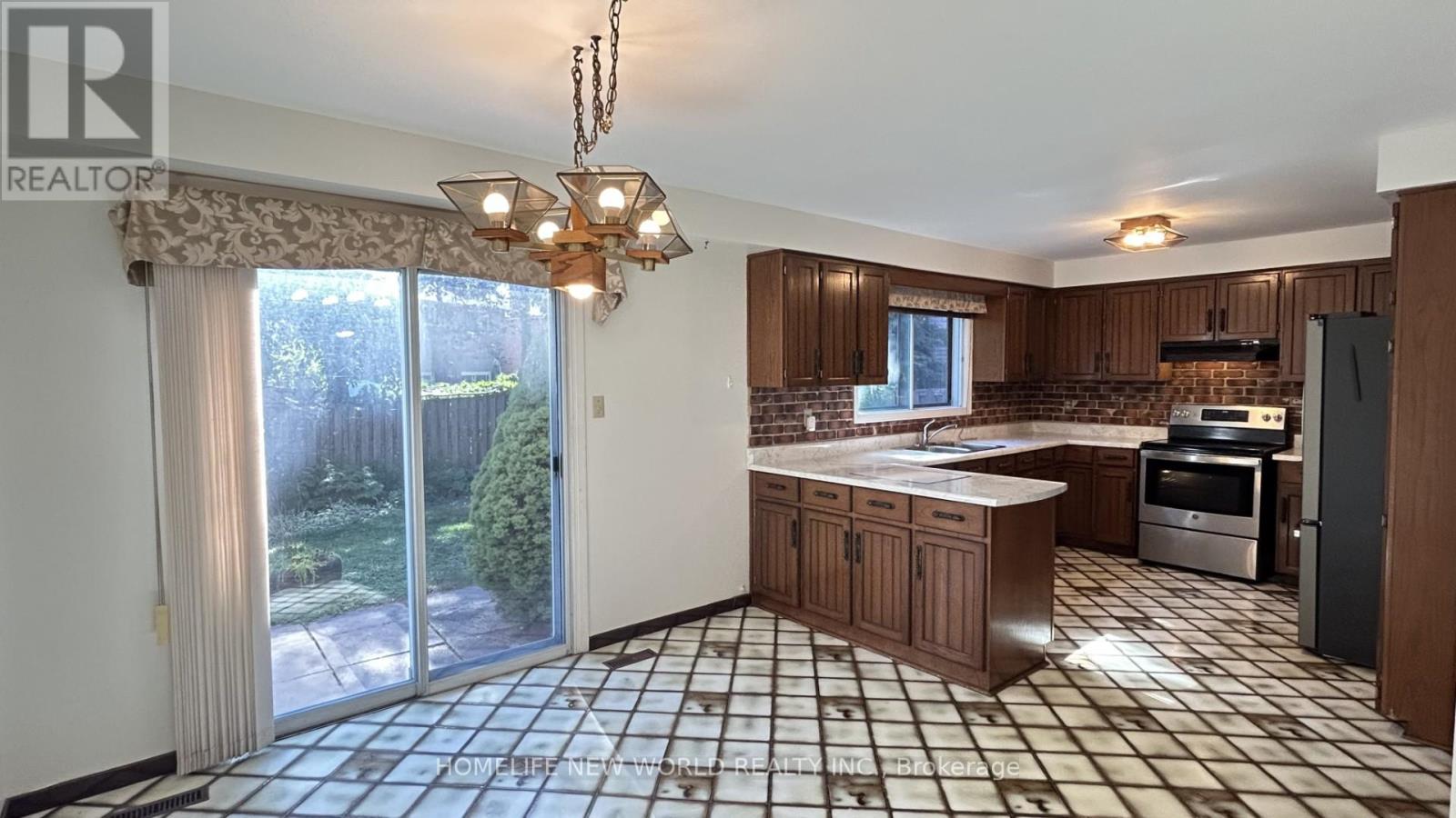 93 Willowbrook Road, Markham, Ontario  L3T 5K7 - Photo 4 - N12439441