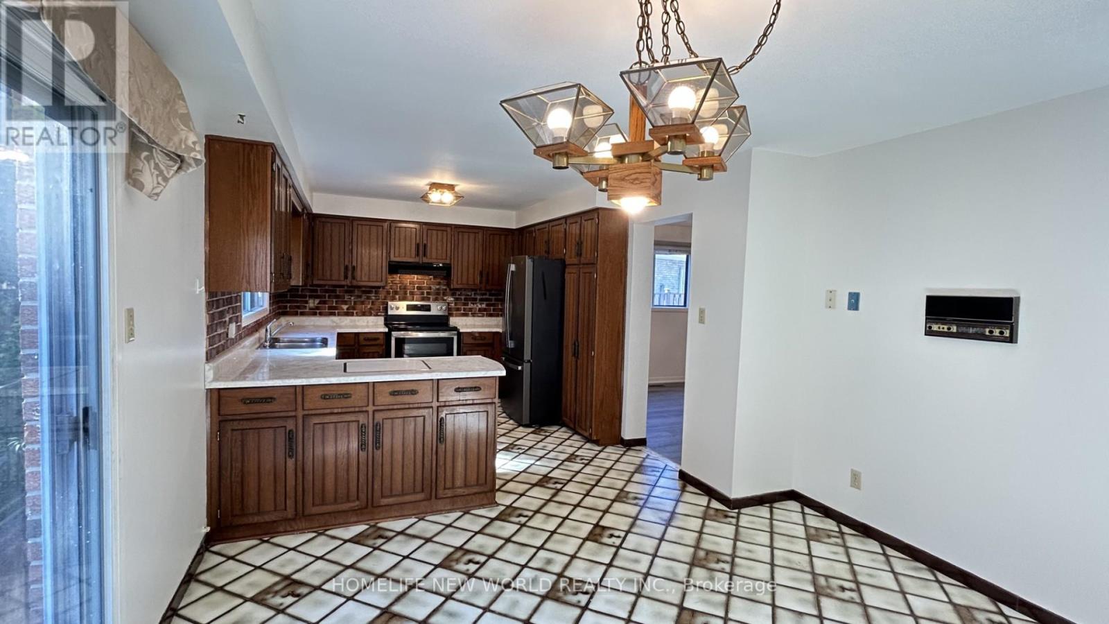 93 Willowbrook Road, Markham, Ontario  L3T 5K7 - Photo 6 - N12439441