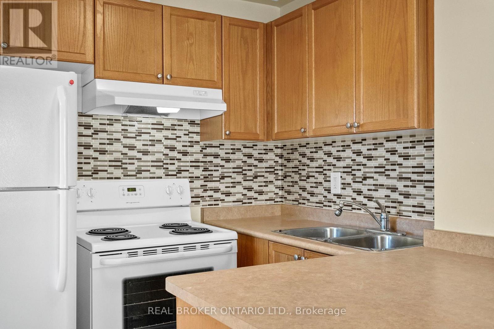 Rear - 496 White's Hill Avenue, Markham, Ontario  L6B 0J9 - Photo 11 - N12439453