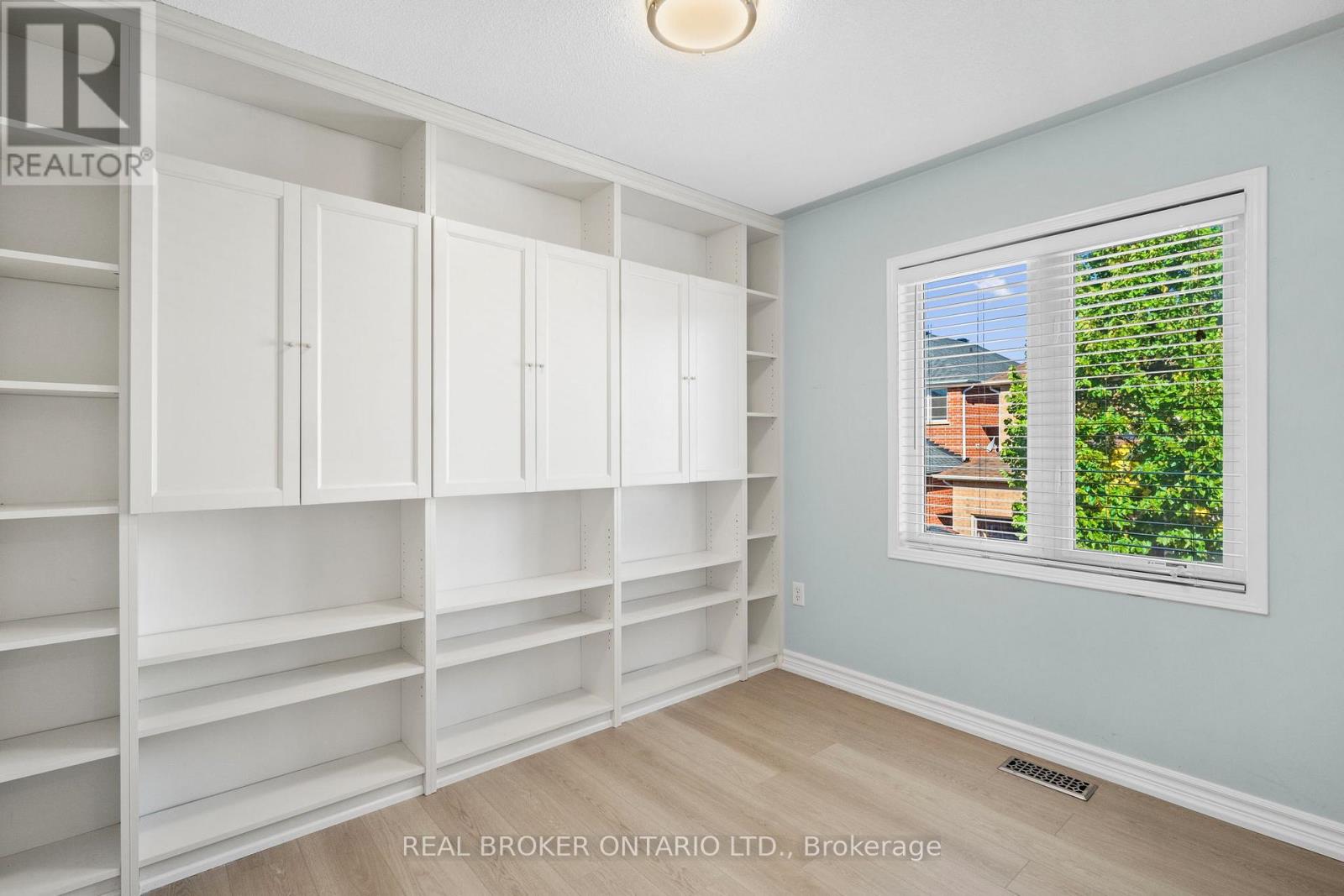 Rear - 496 White's Hill Avenue, Markham, Ontario  L6B 0J9 - Photo 12 - N12439453