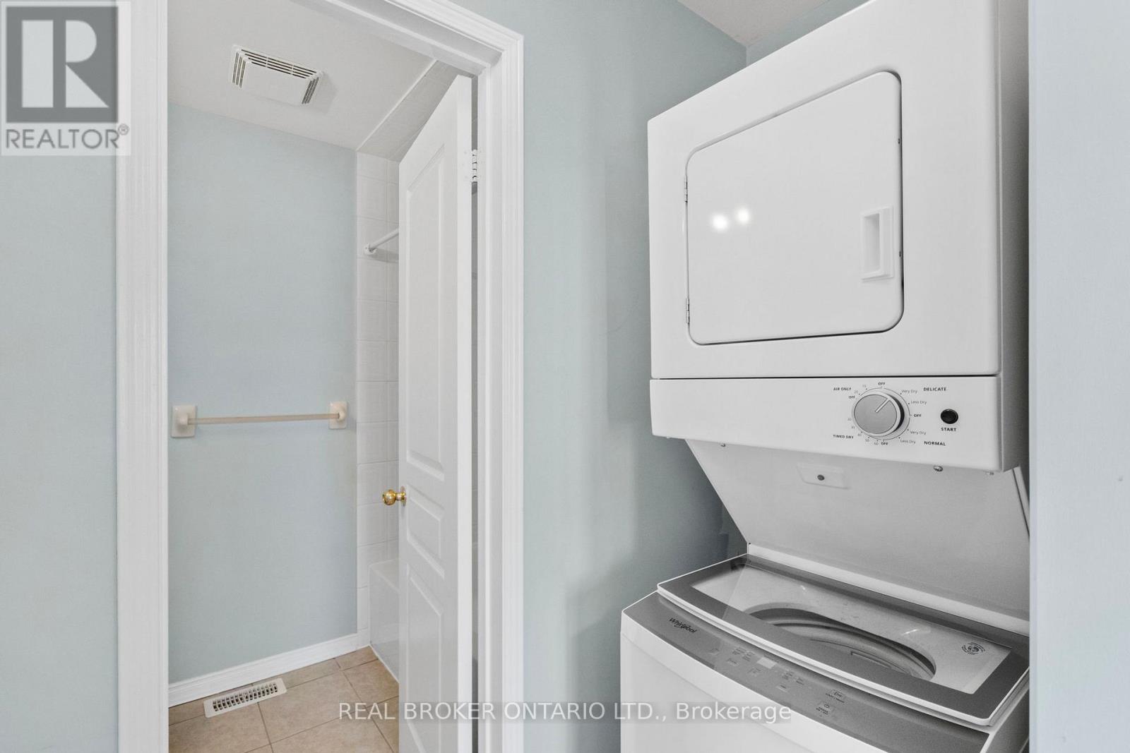 Rear - 496 White's Hill Avenue, Markham, Ontario  L6B 0J9 - Photo 16 - N12439453