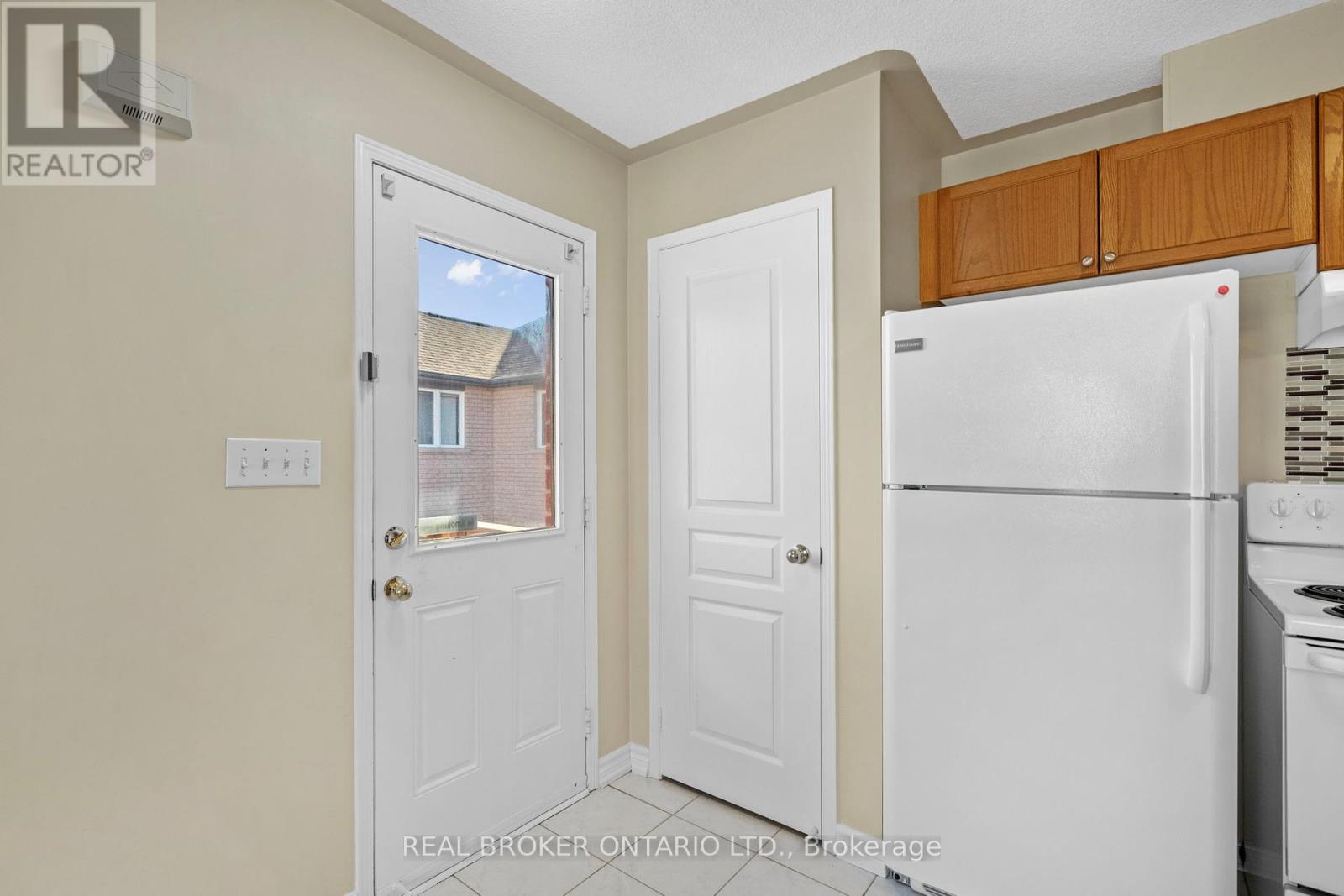 Rear - 496 White's Hill Avenue, Markham, Ontario  L6B 0J9 - Photo 2 - N12439453