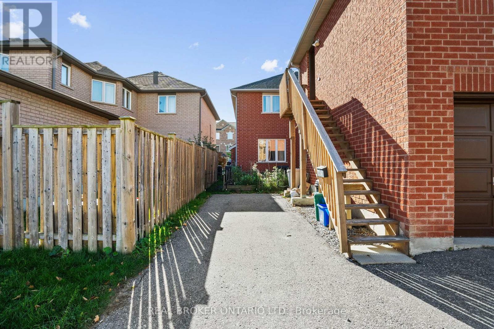Rear - 496 White's Hill Avenue, Markham, Ontario  L6B 0J9 - Photo 21 - N12439453