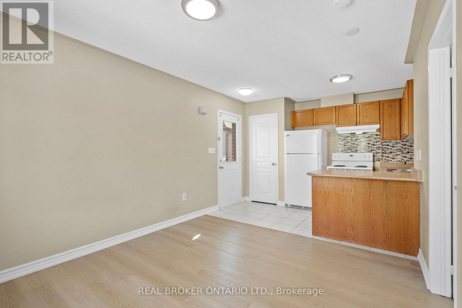Rear - 496 White's Hill Avenue, Markham, Ontario  L6B 0J9 - Photo 3 - N12439453