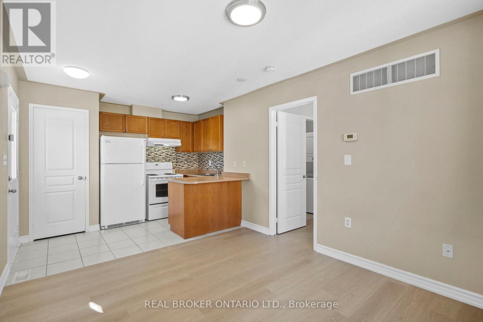 Rear - 496 White's Hill Avenue, Markham, Ontario  L6B 0J9 - Photo 4 - N12439453