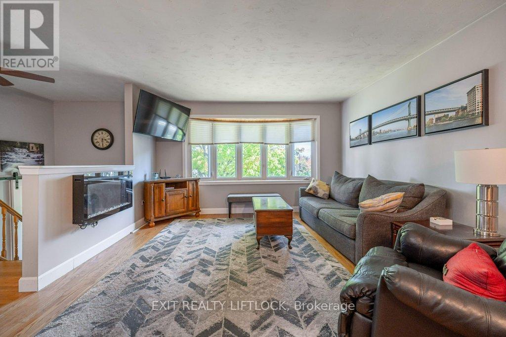 39 Beechwood Drive, Peterborough, Ontario  K9J 1M2 - Photo 5 - X12439499
