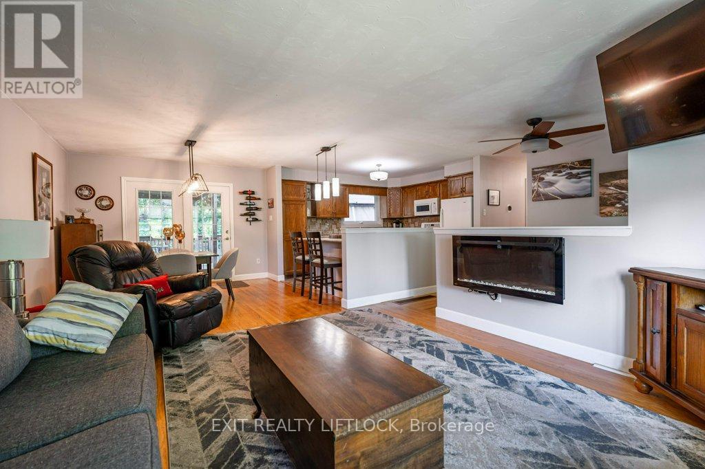 39 Beechwood Drive, Peterborough, Ontario  K9J 1M2 - Photo 6 - X12439499