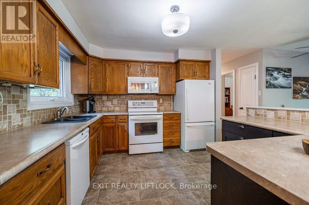 39 Beechwood Drive, Peterborough, Ontario  K9J 1M2 - Photo 8 - X12439499