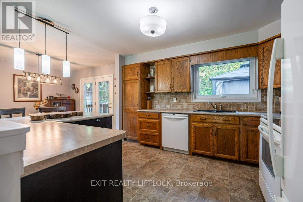 39 Beechwood Drive, Peterborough, Ontario  K9J 1M2 - Photo 9 - X12439499