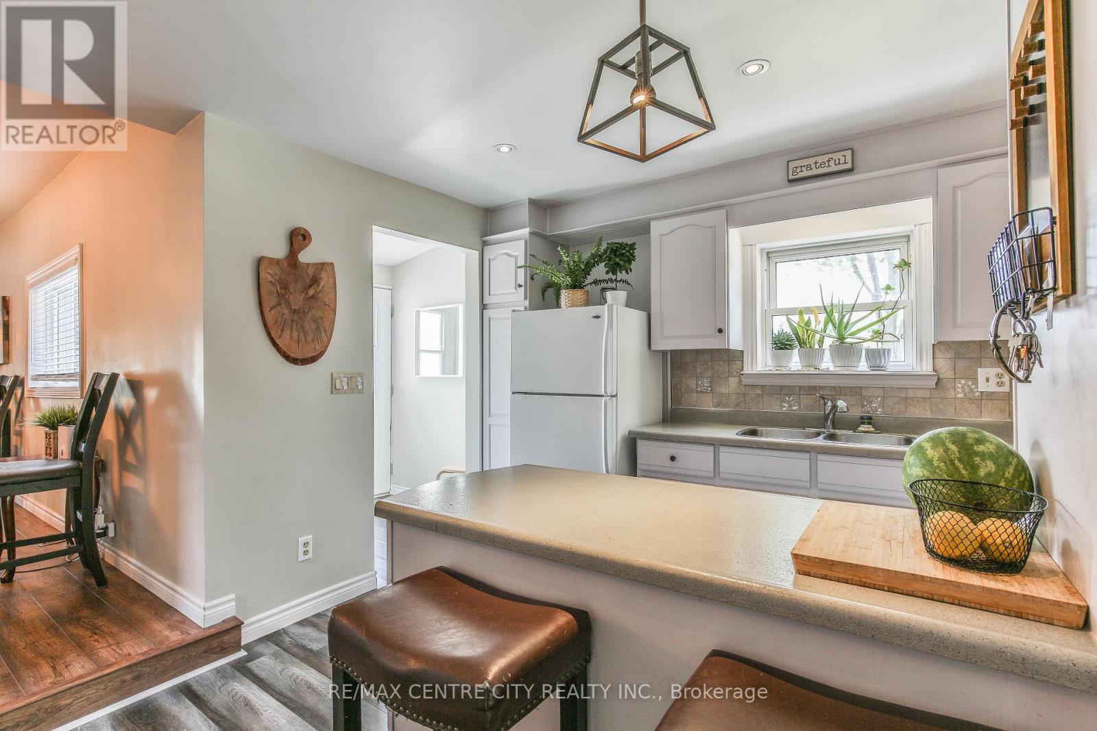 13 Potters Road N, Tillsonburg, Ontario  N4G 2G9 - Photo 10 - X12439497