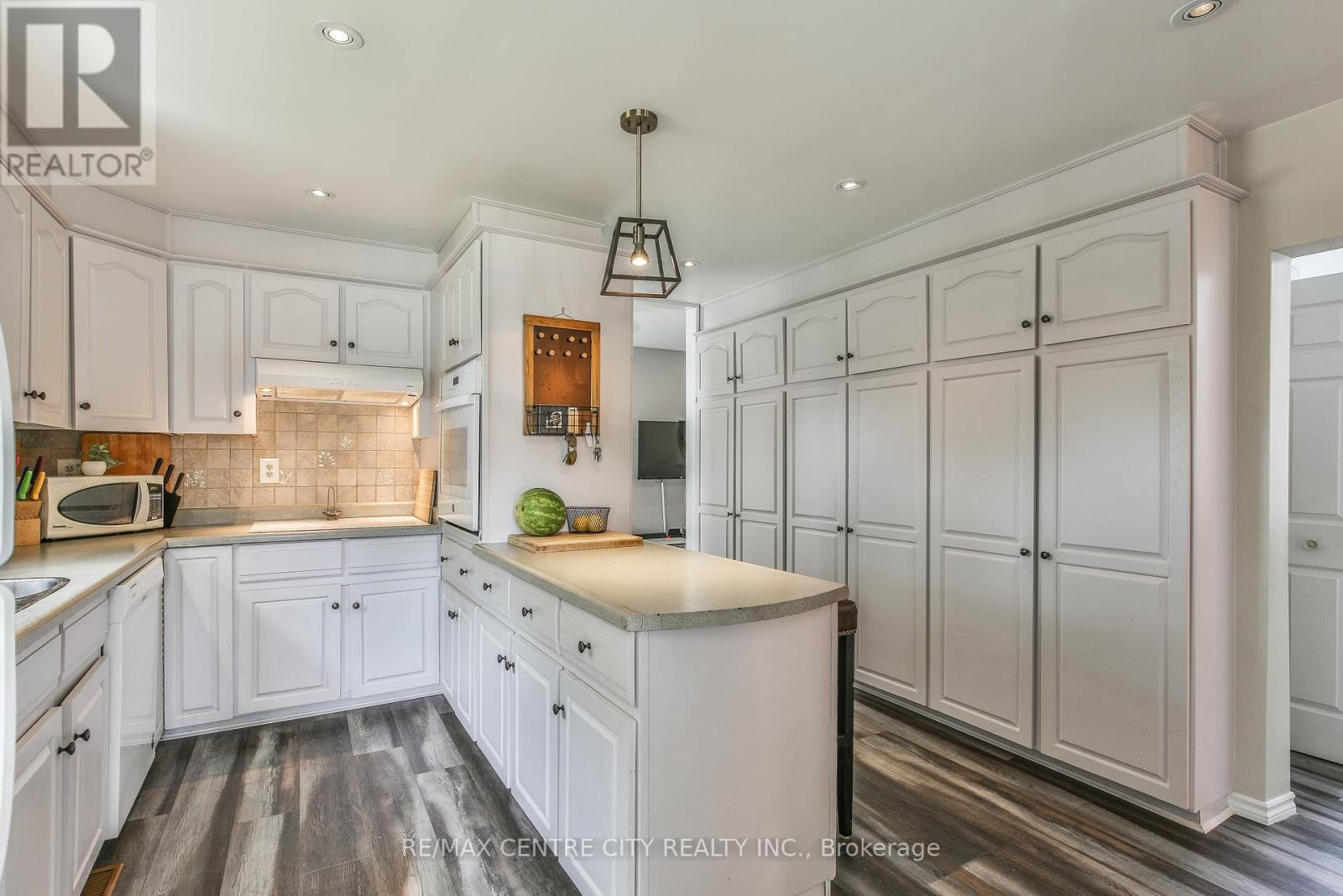 13 Potters Road N, Tillsonburg, Ontario  N4G 2G9 - Photo 12 - X12439497