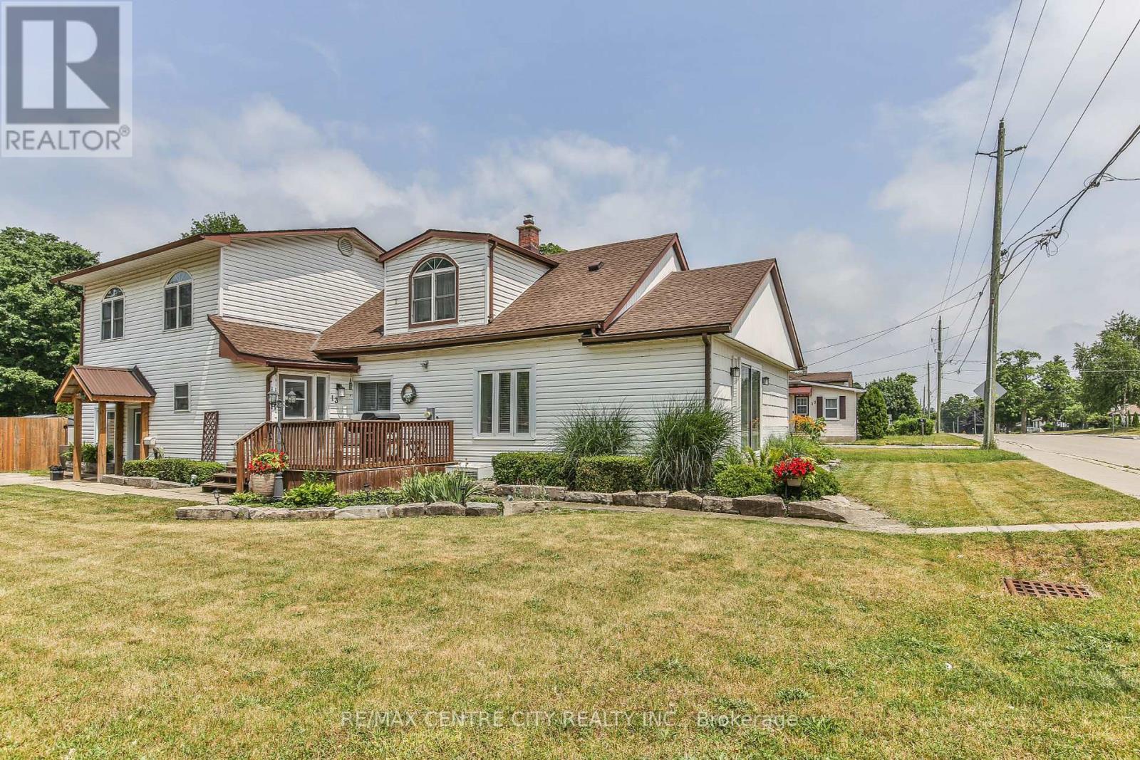 13 Potters Road N, Tillsonburg, Ontario  N4G 2G9 - Photo 2 - X12439497