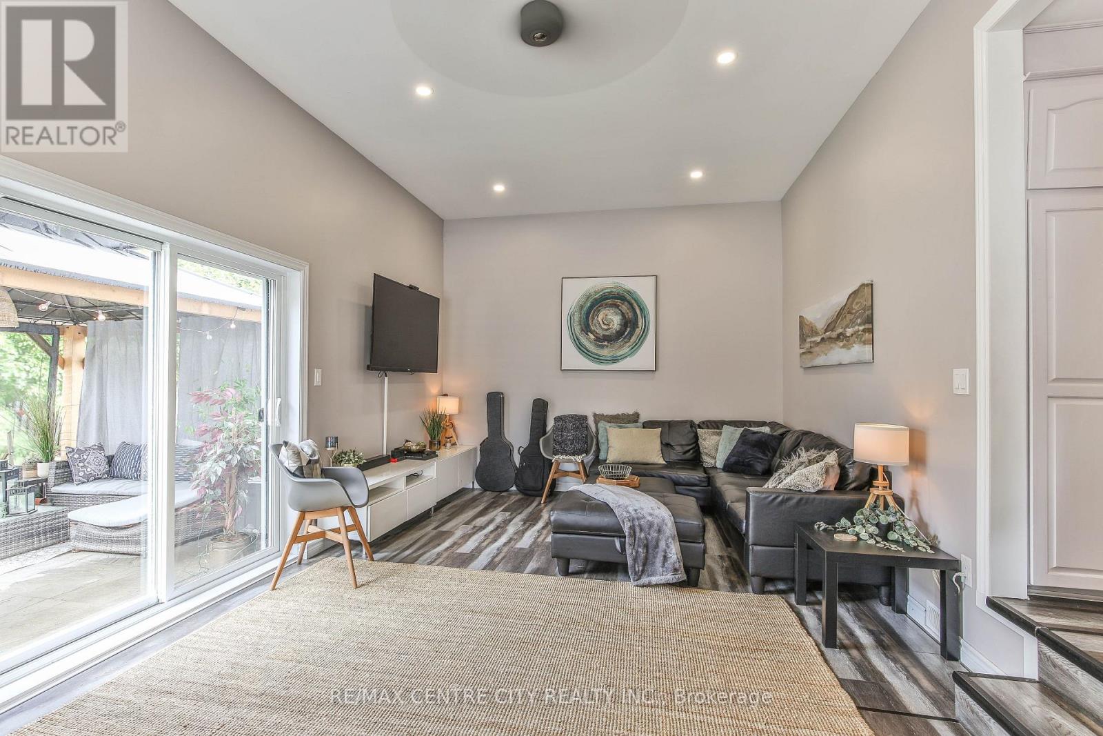 13 Potters Road N, Tillsonburg, Ontario  N4G 2G9 - Photo 8 - X12439497