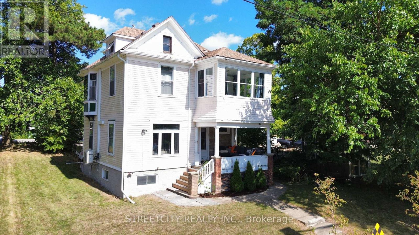 204 London Road, Sarnia, Ontario  N7T 4V5 - Photo 1 - X12439502