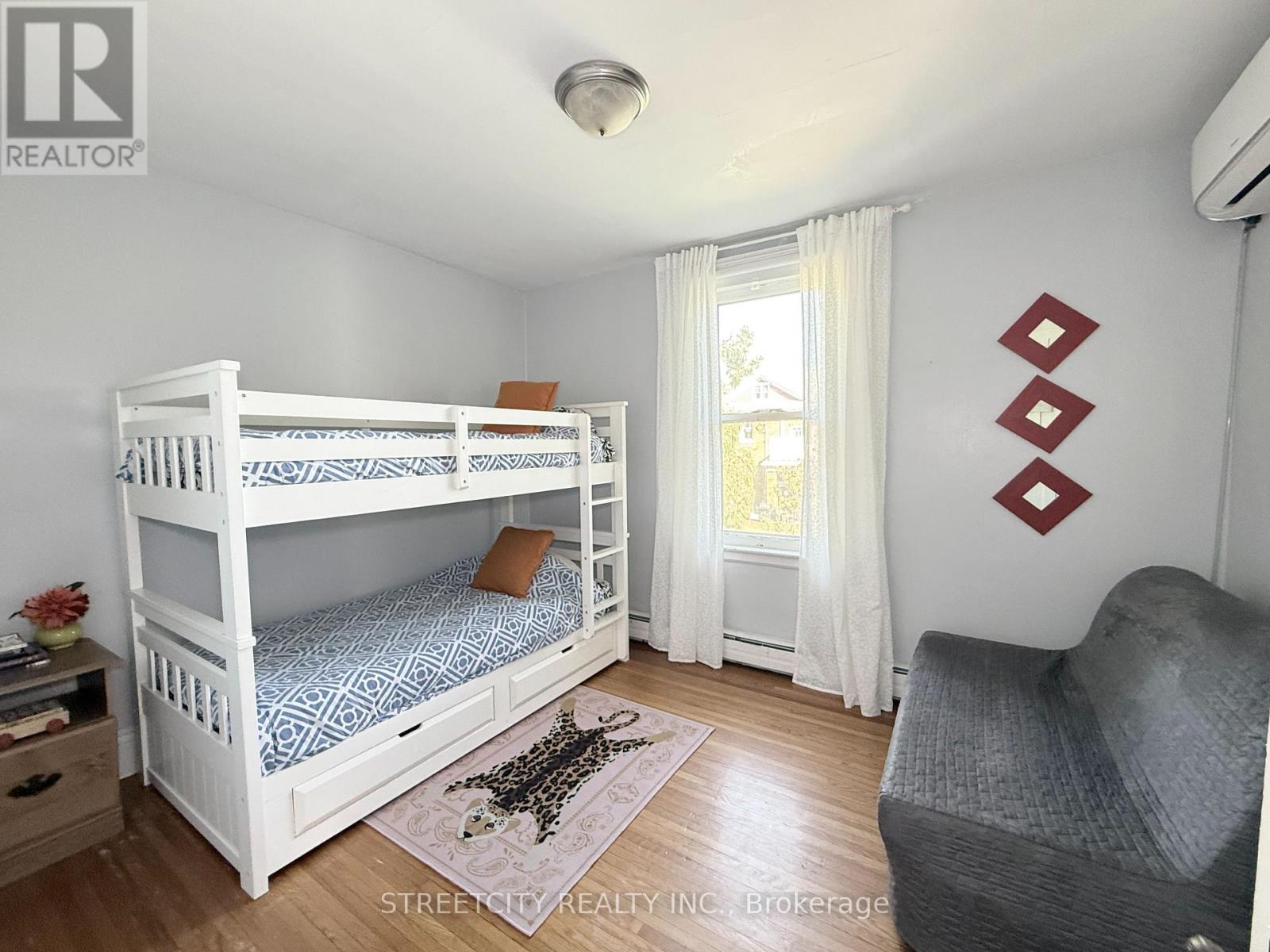 204 London Road, Sarnia, Ontario  N7T 4V5 - Photo 10 - X12439502