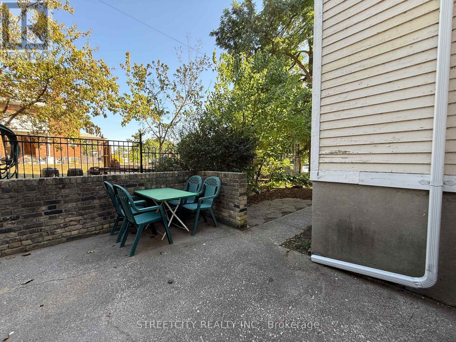204 London Road, Sarnia, Ontario  N7T 4V5 - Photo 23 - X12439502