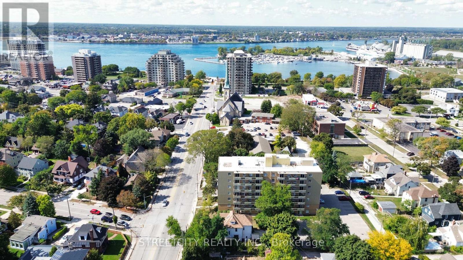 204 London Road, Sarnia, Ontario  N7T 4V5 - Photo 27 - X12439502