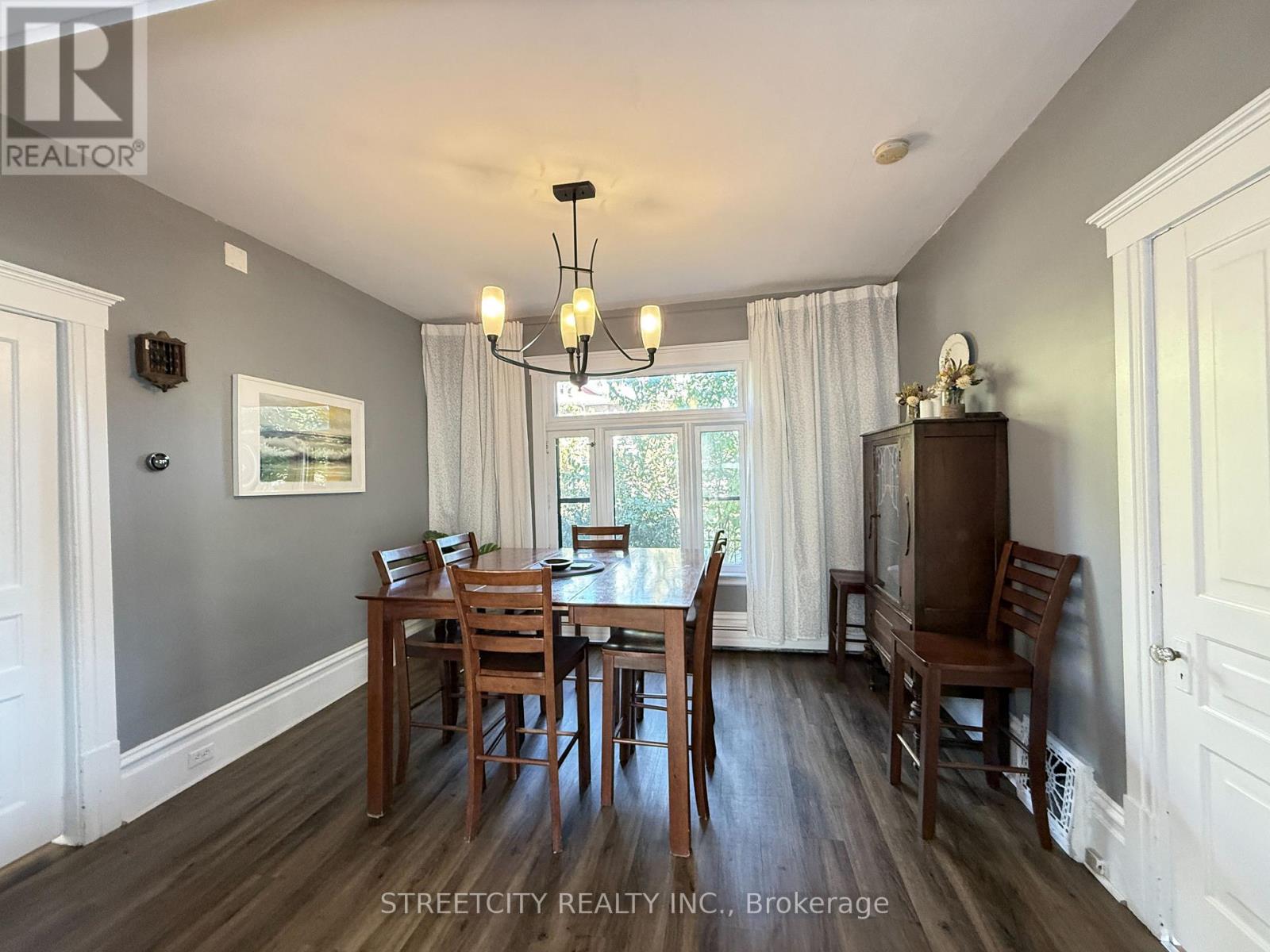 204 London Road, Sarnia, Ontario  N7T 4V5 - Photo 3 - X12439502