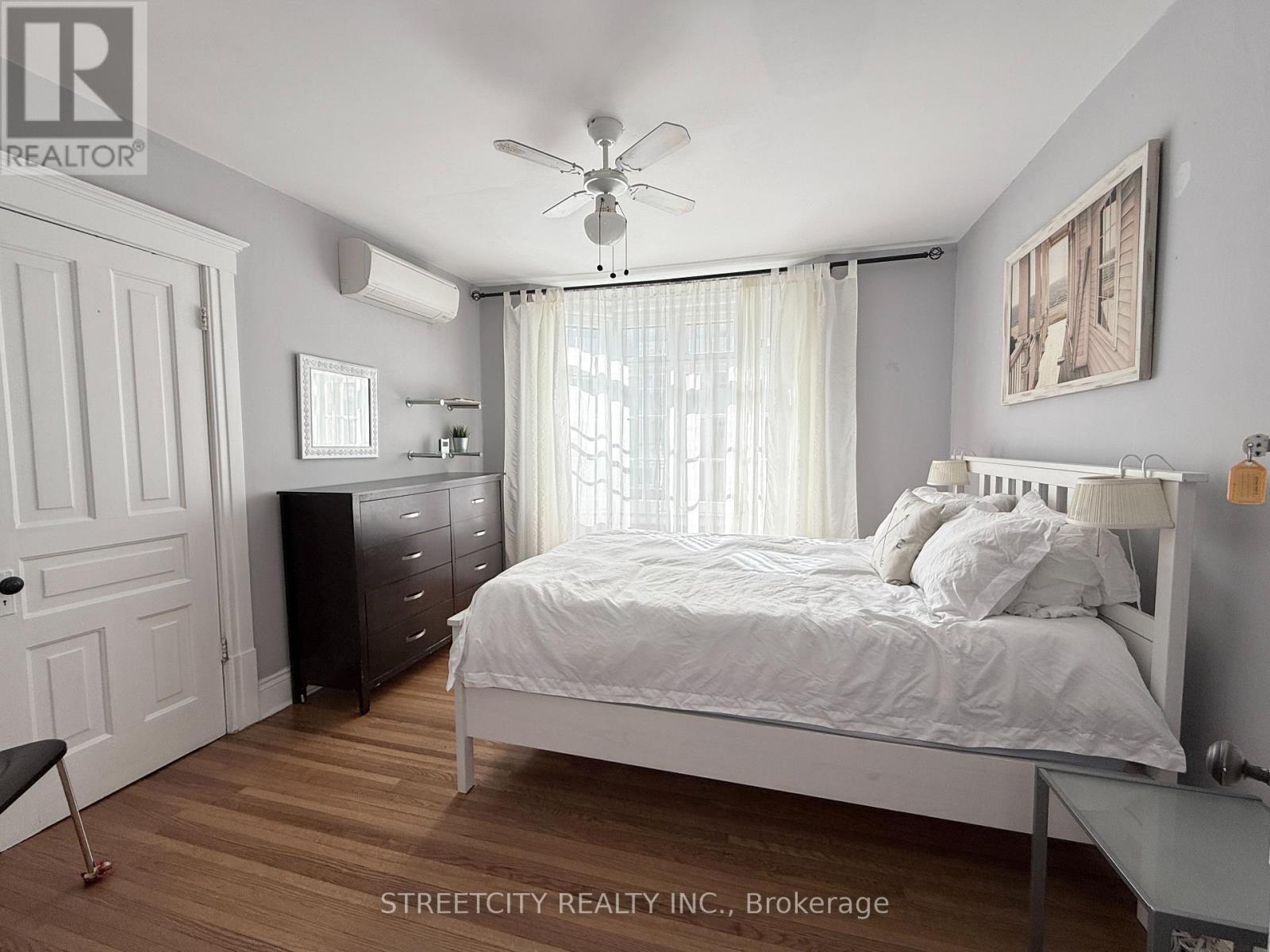 204 London Road, Sarnia, Ontario  N7T 4V5 - Photo 9 - X12439502